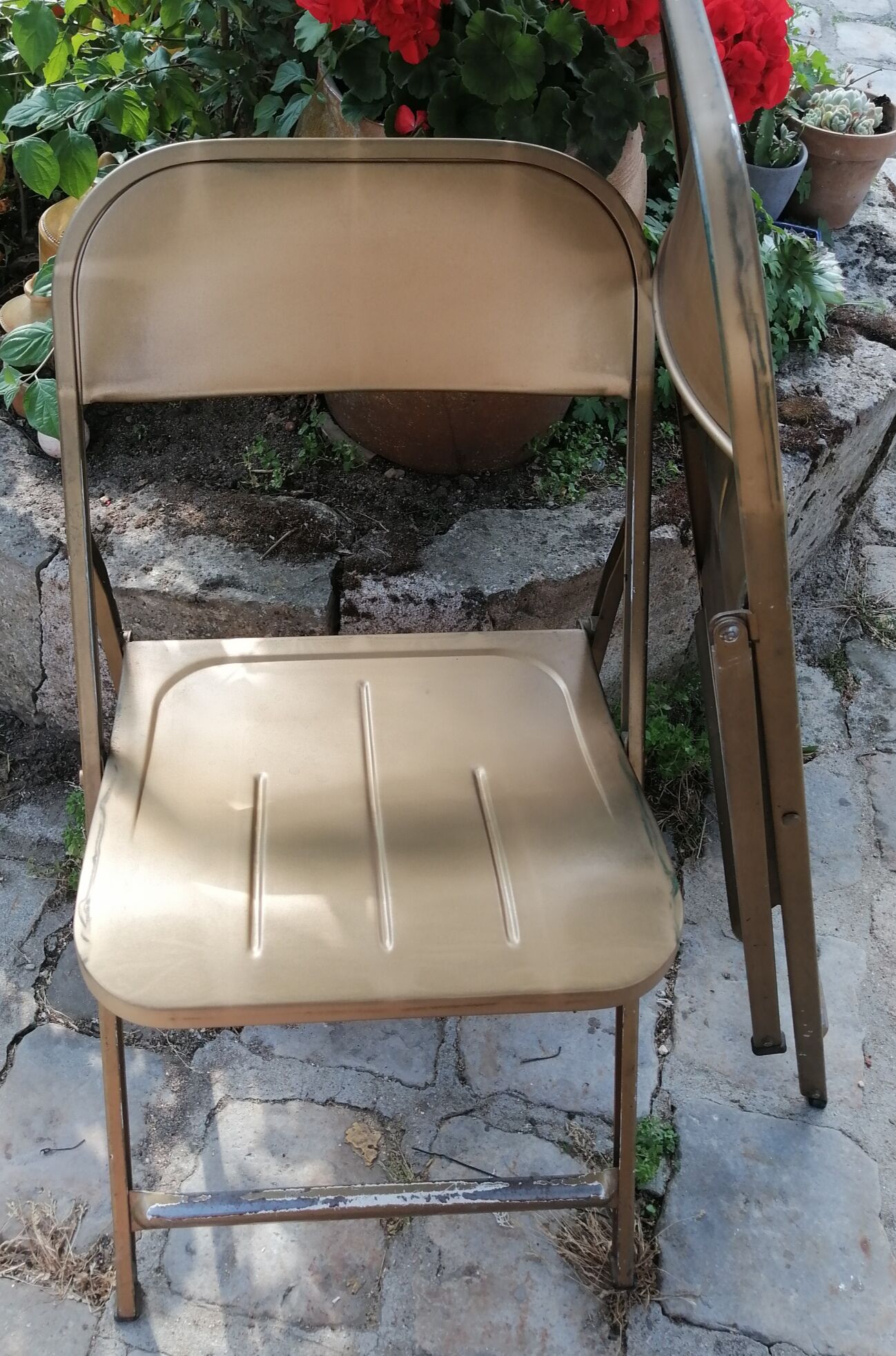 Metal folding chair