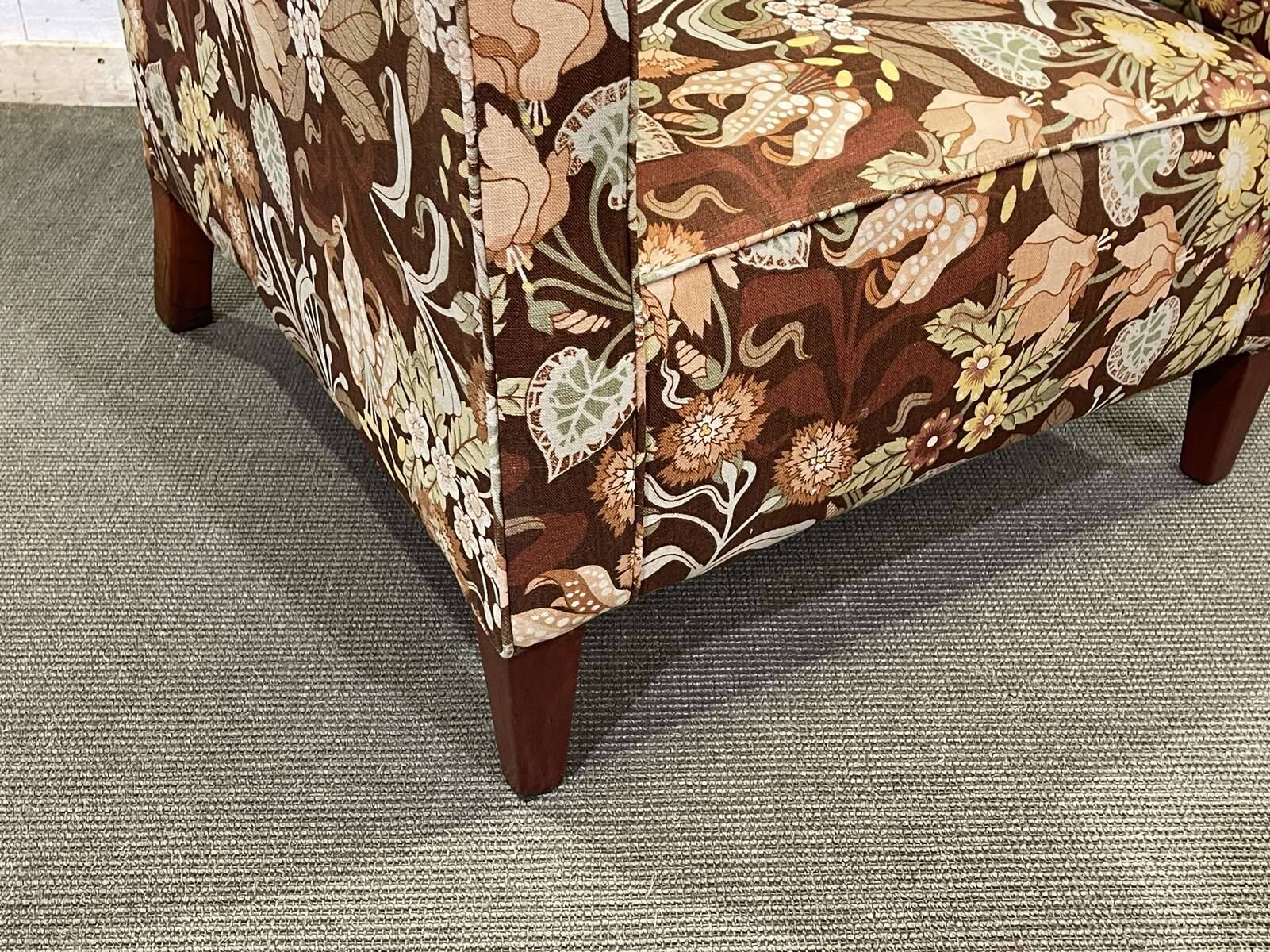 Fauteuil anglais des années 1930 à tissu fleurs