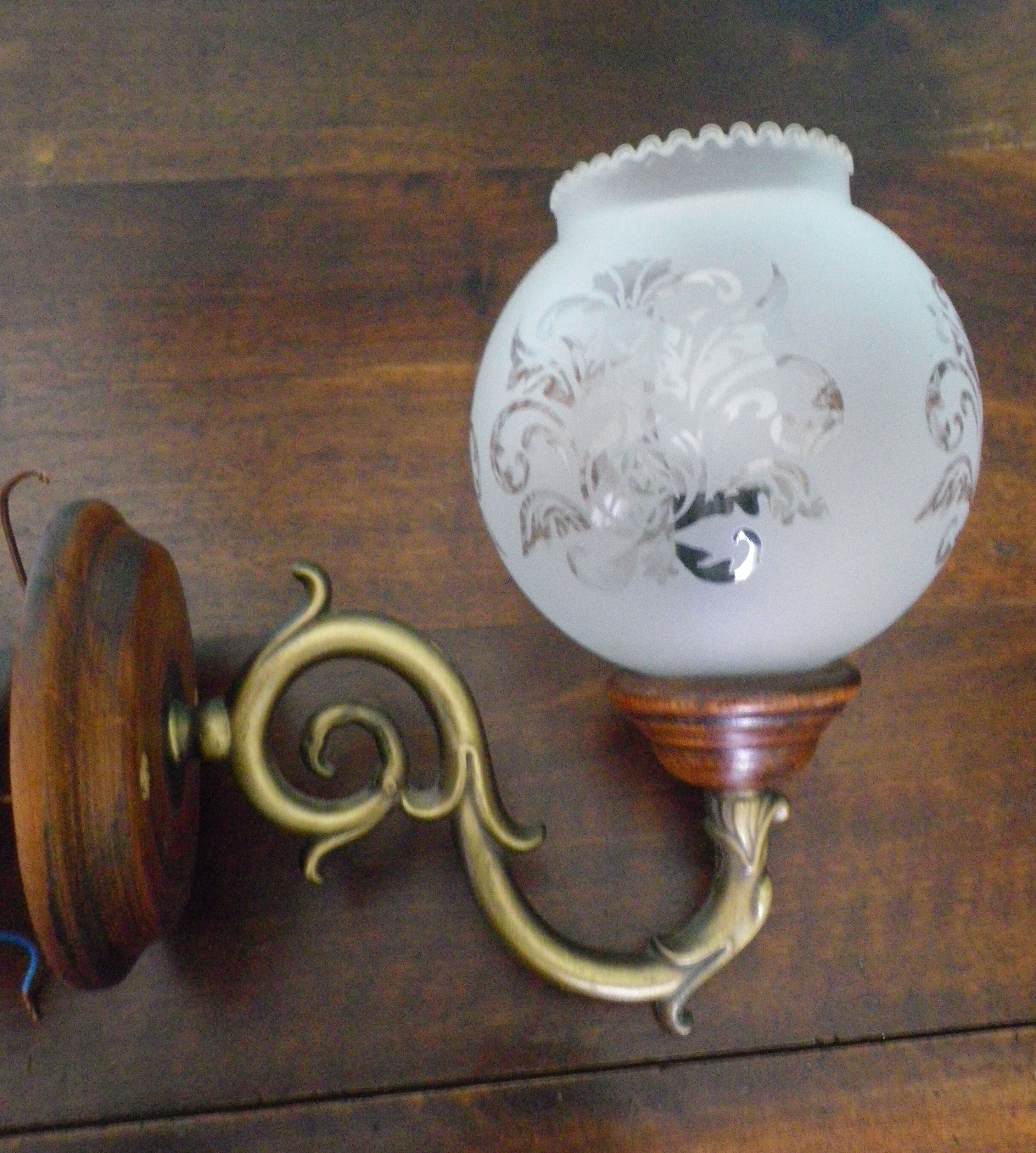 Wall lamps in wood and gilded metal, openwork glass lampshade