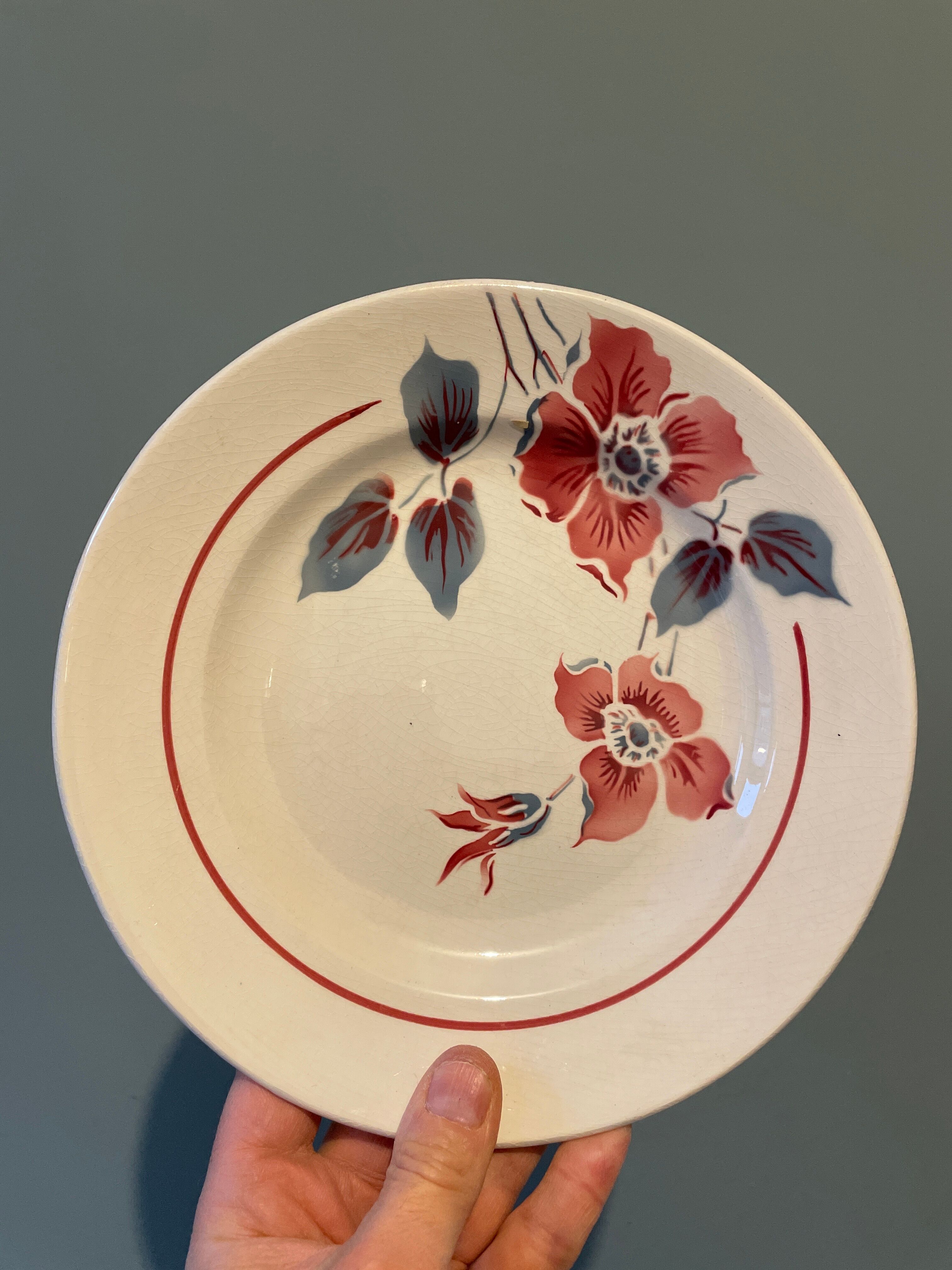 Lot de 12 assiettes semi creuses Sarreguemines, modèle « Clématites »