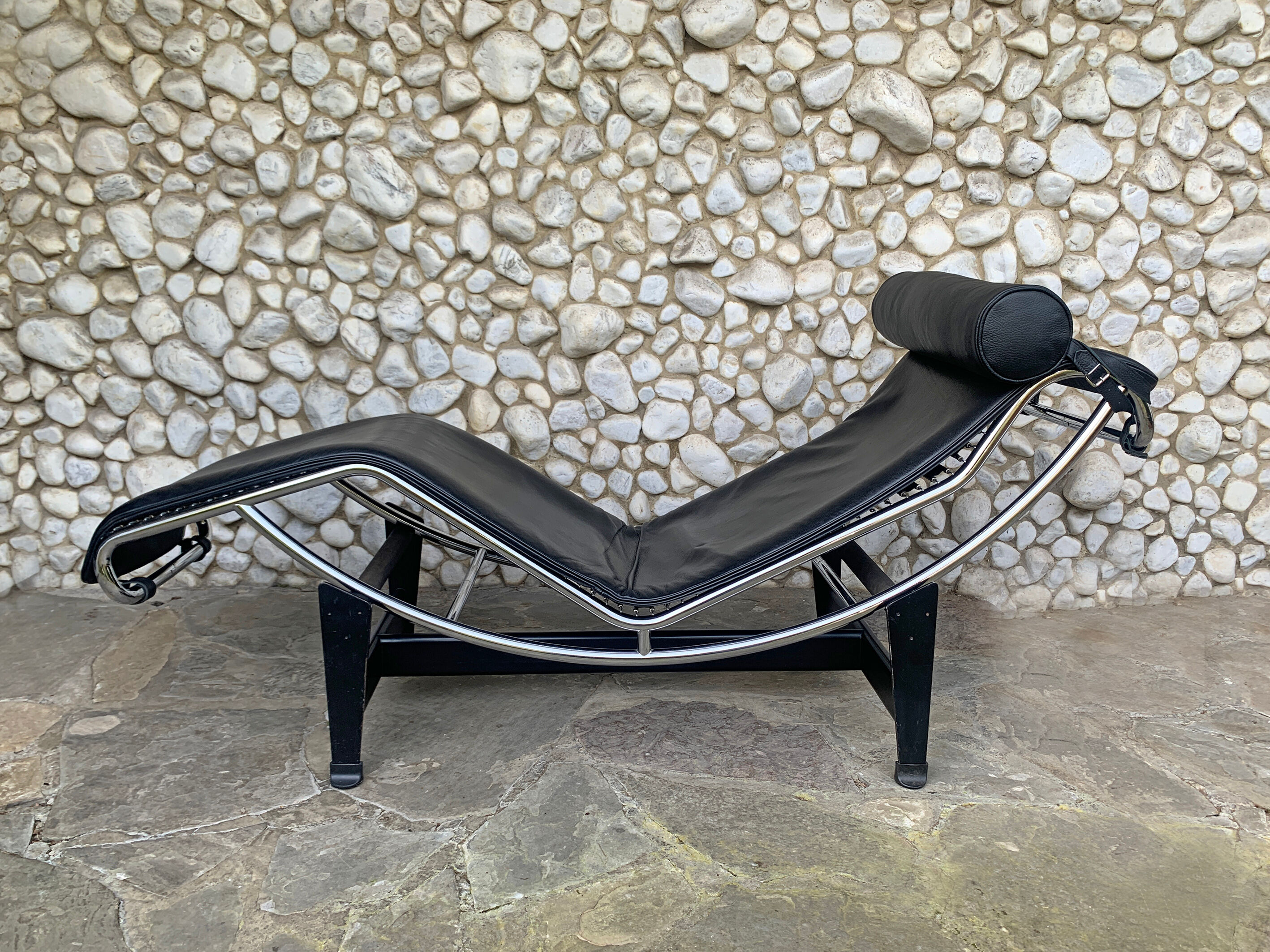 Chaise longue LC4 Cassina Vintage, Charlotte Perriand, Le Corbusier et Pierre Jeanneret années 1960