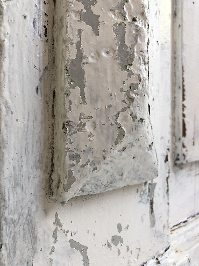 White patina and zinc counter