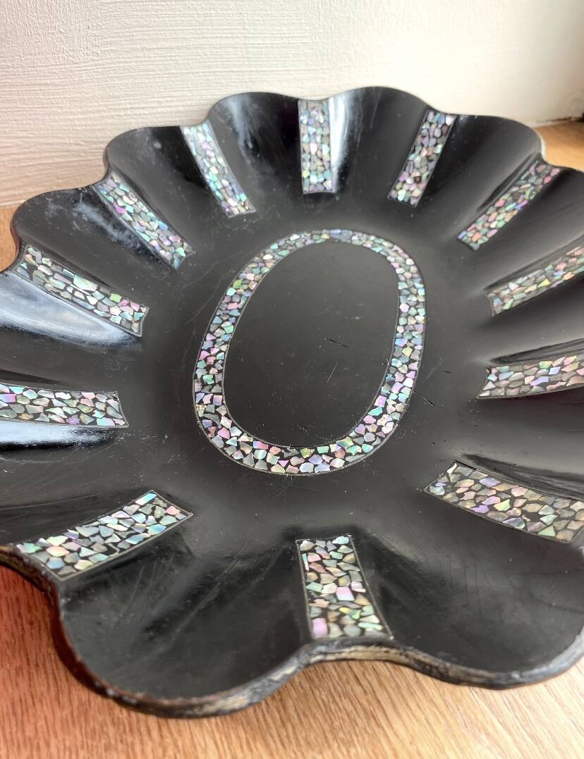 Basket 1900, boiled cardboard and mother-of-pearl