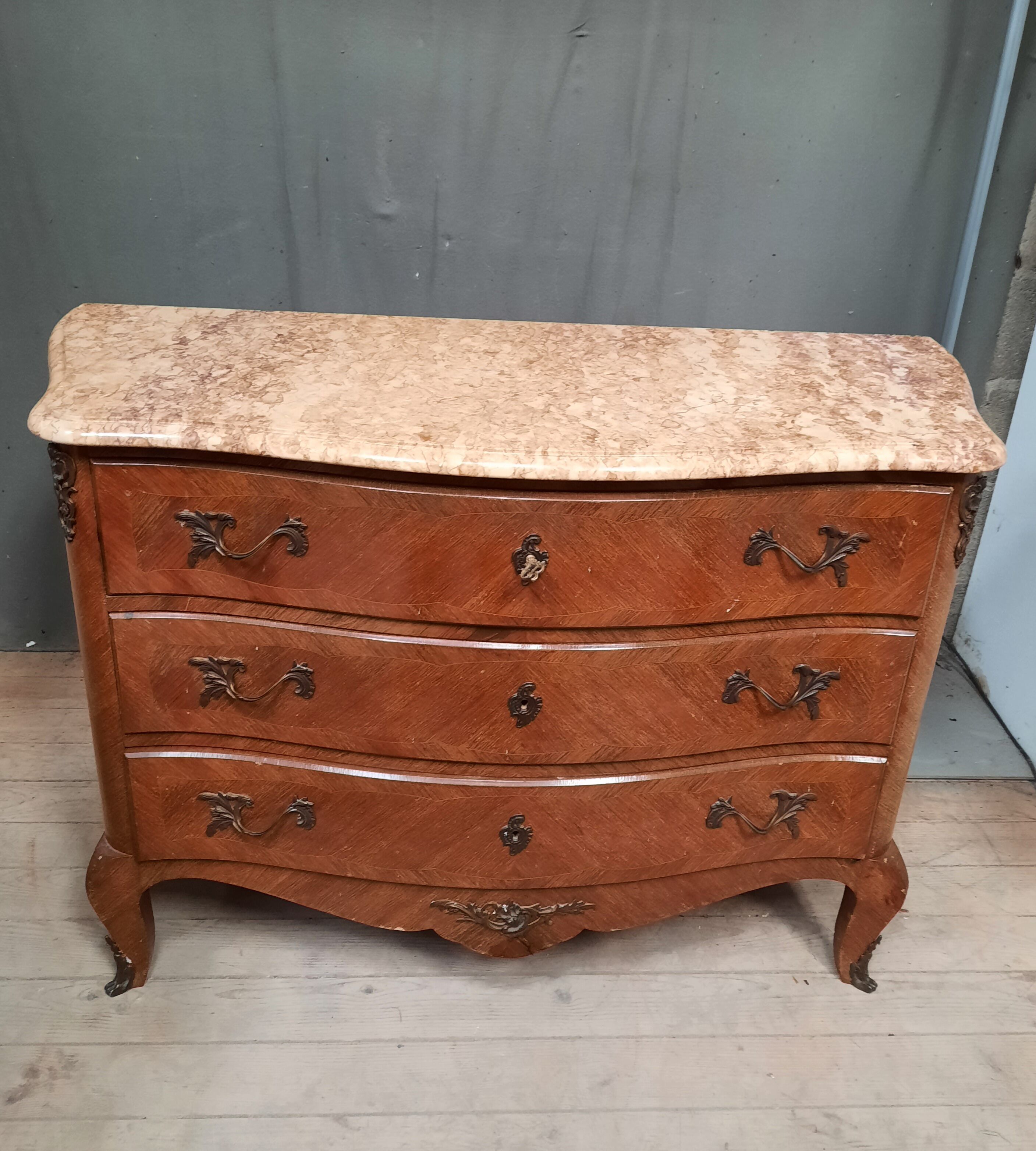 Louis XV style chest of drawers in veneer