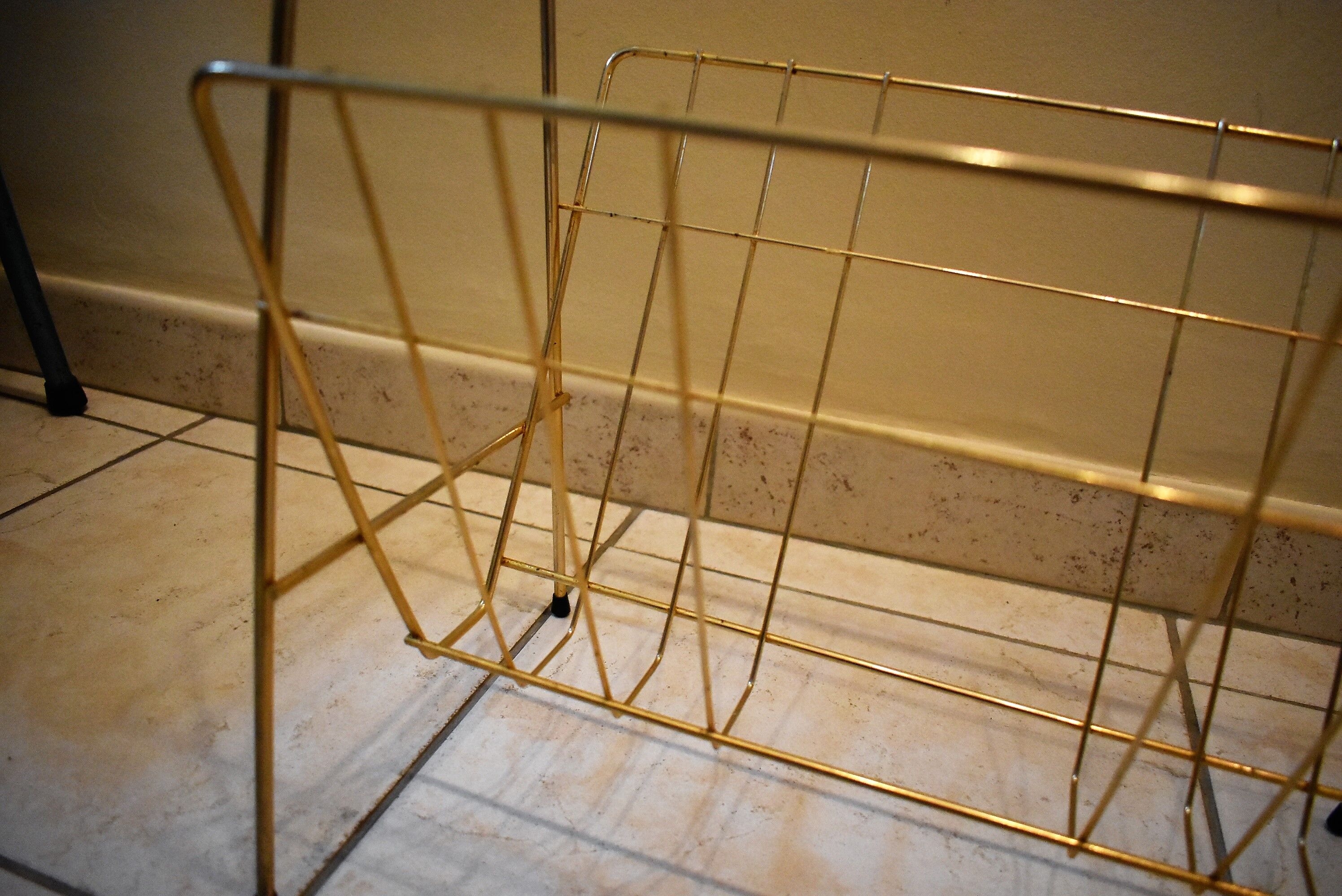 Magazine door with vintage Tablet