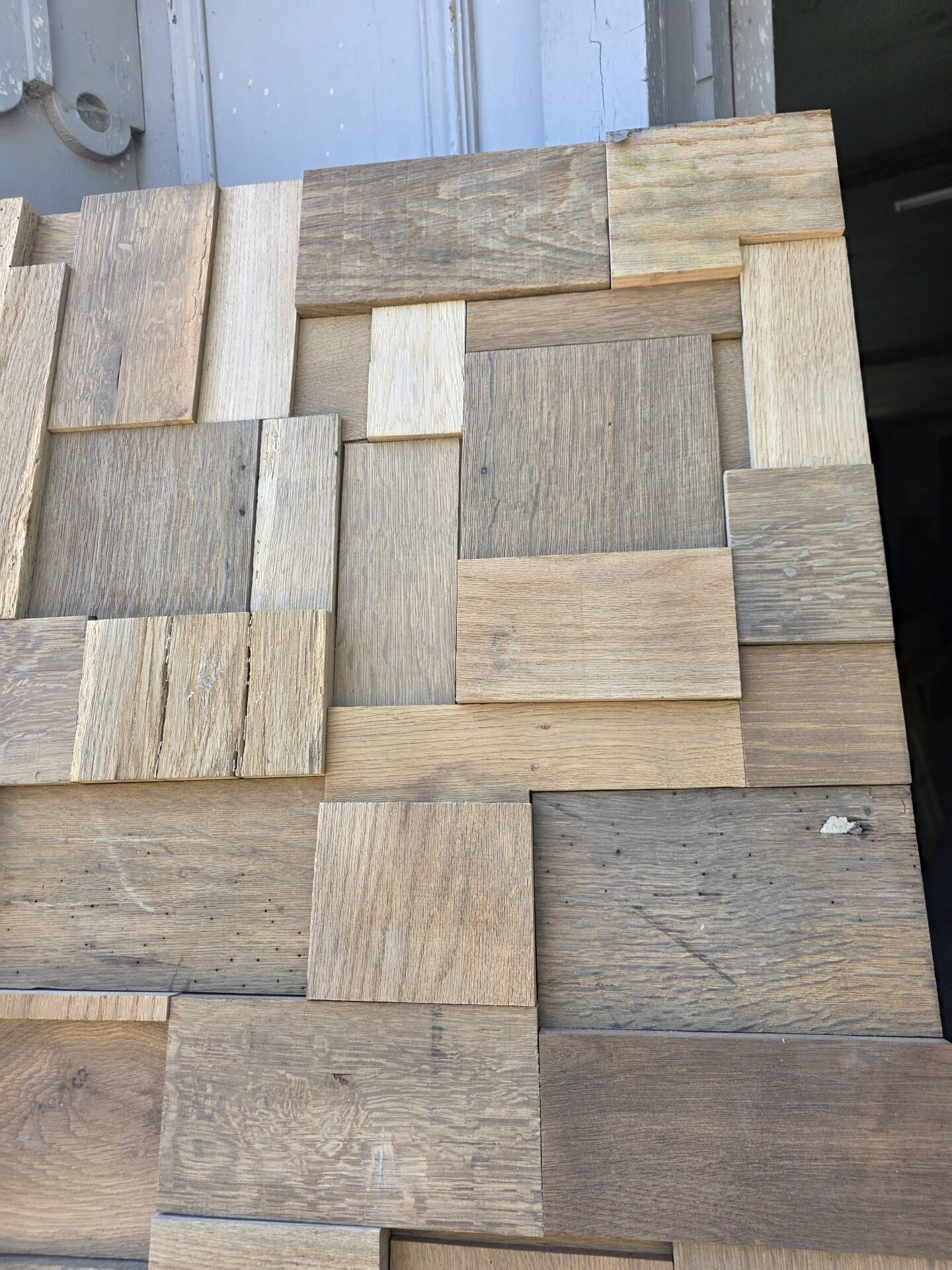 Decorative wall panel in solid oak