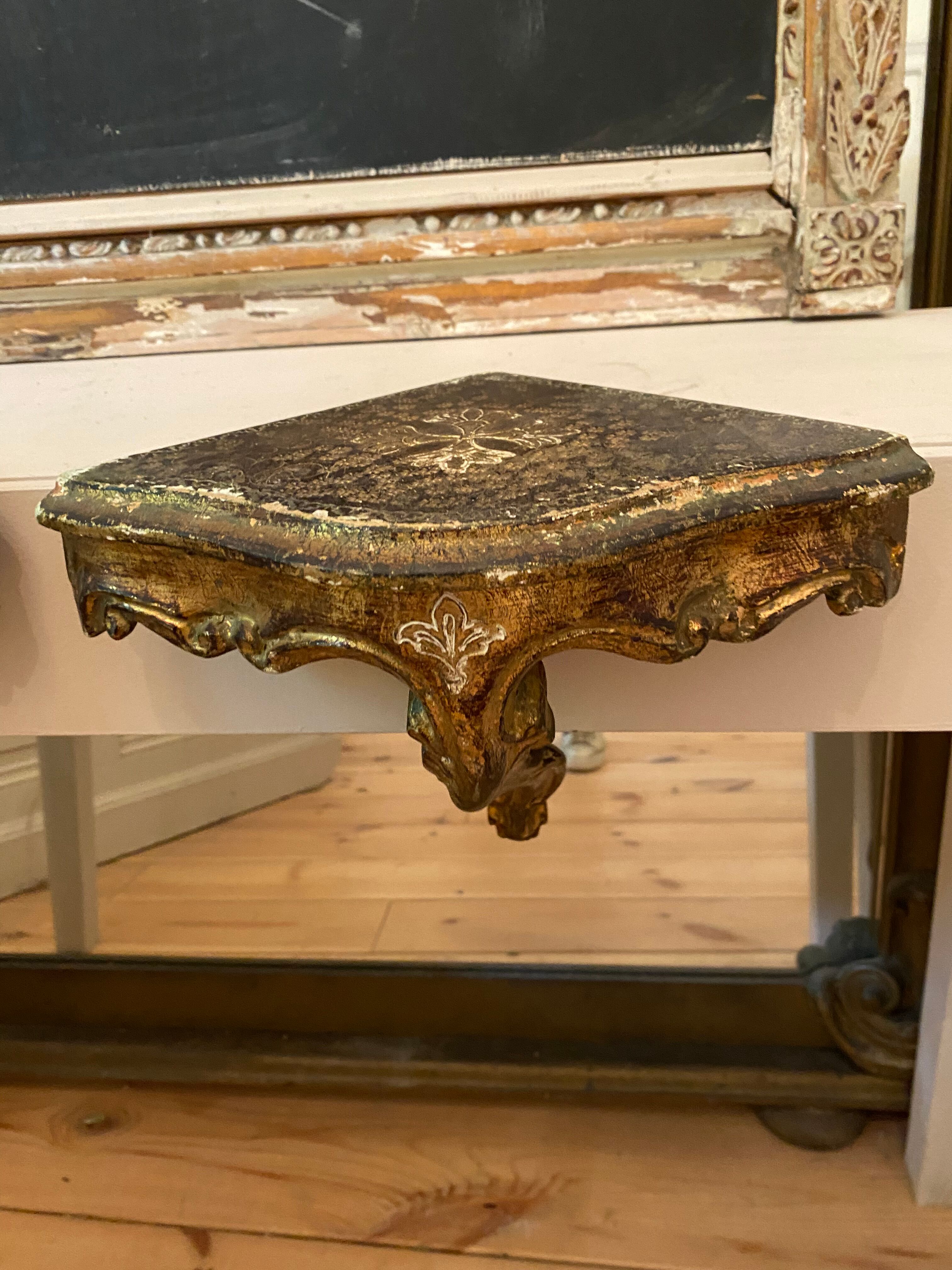 Paire de sellettes bois doré