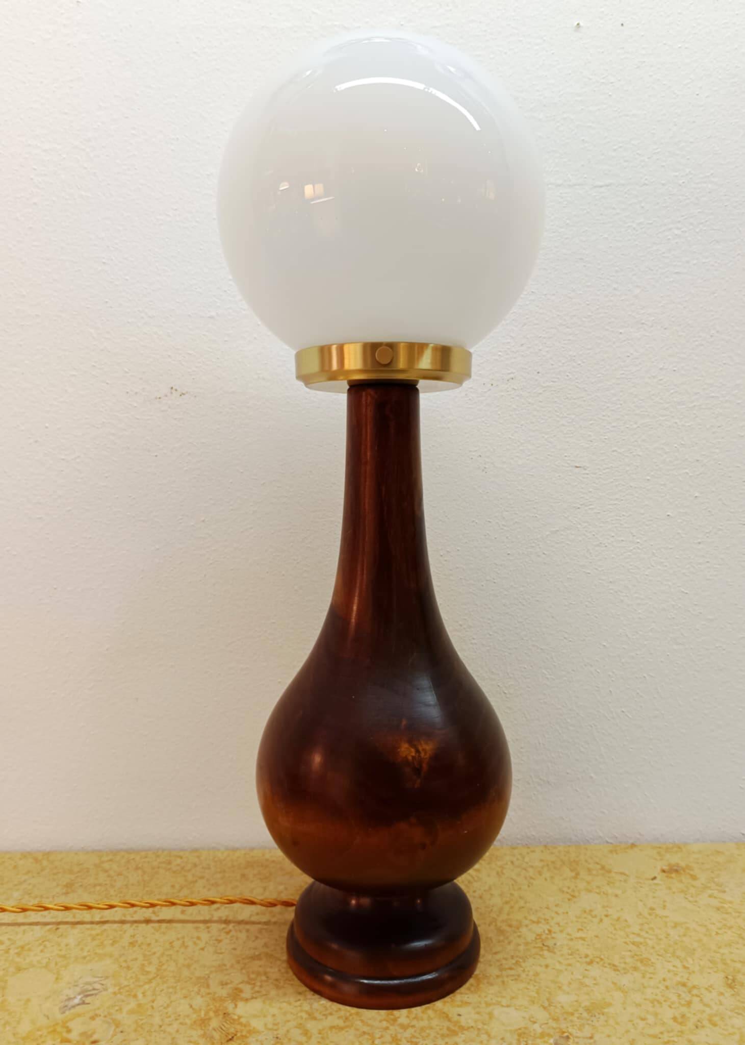 Art Deco lamp in wood and opaline glass