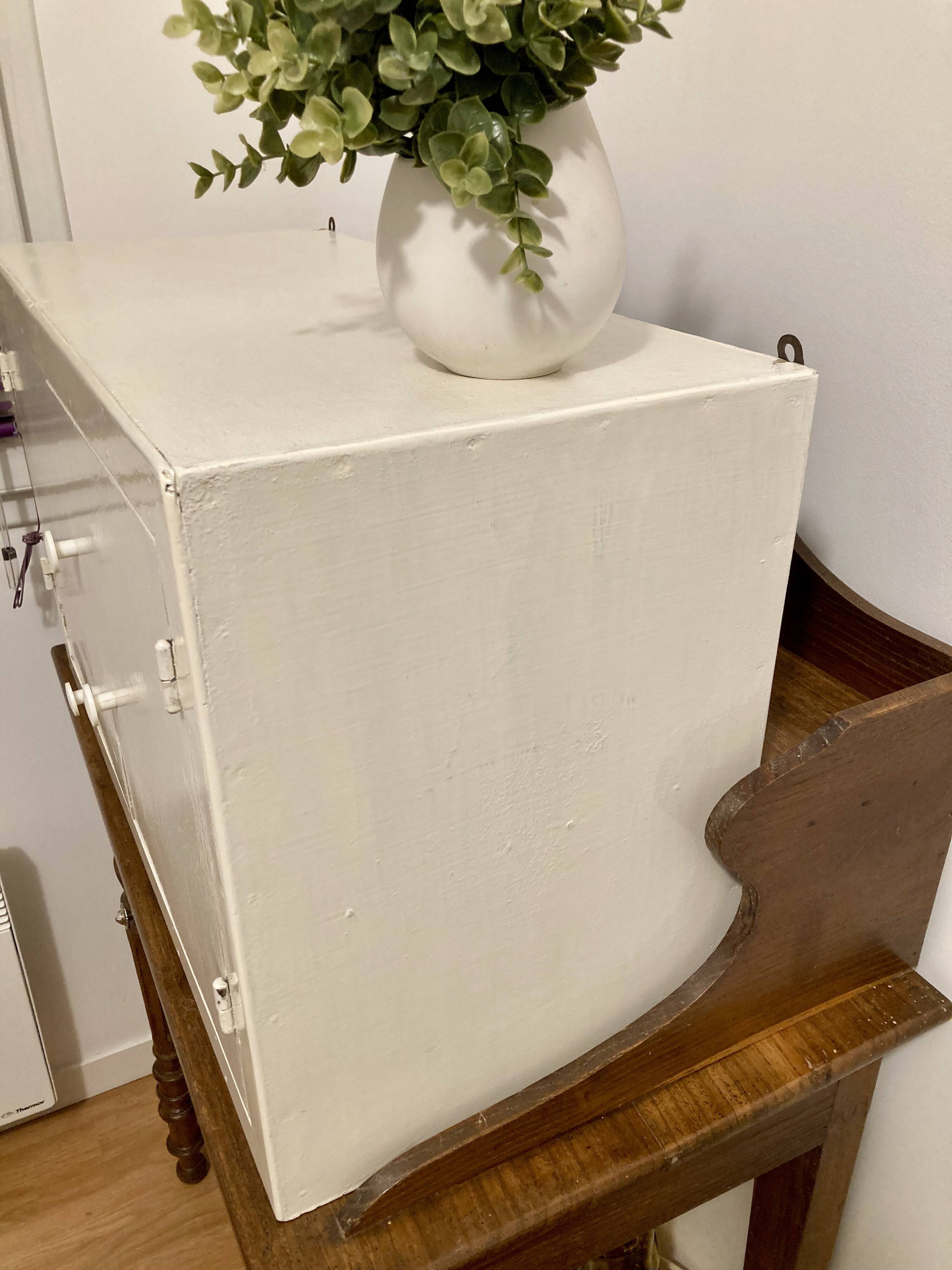 Medicine cabinet from the 50s/60s