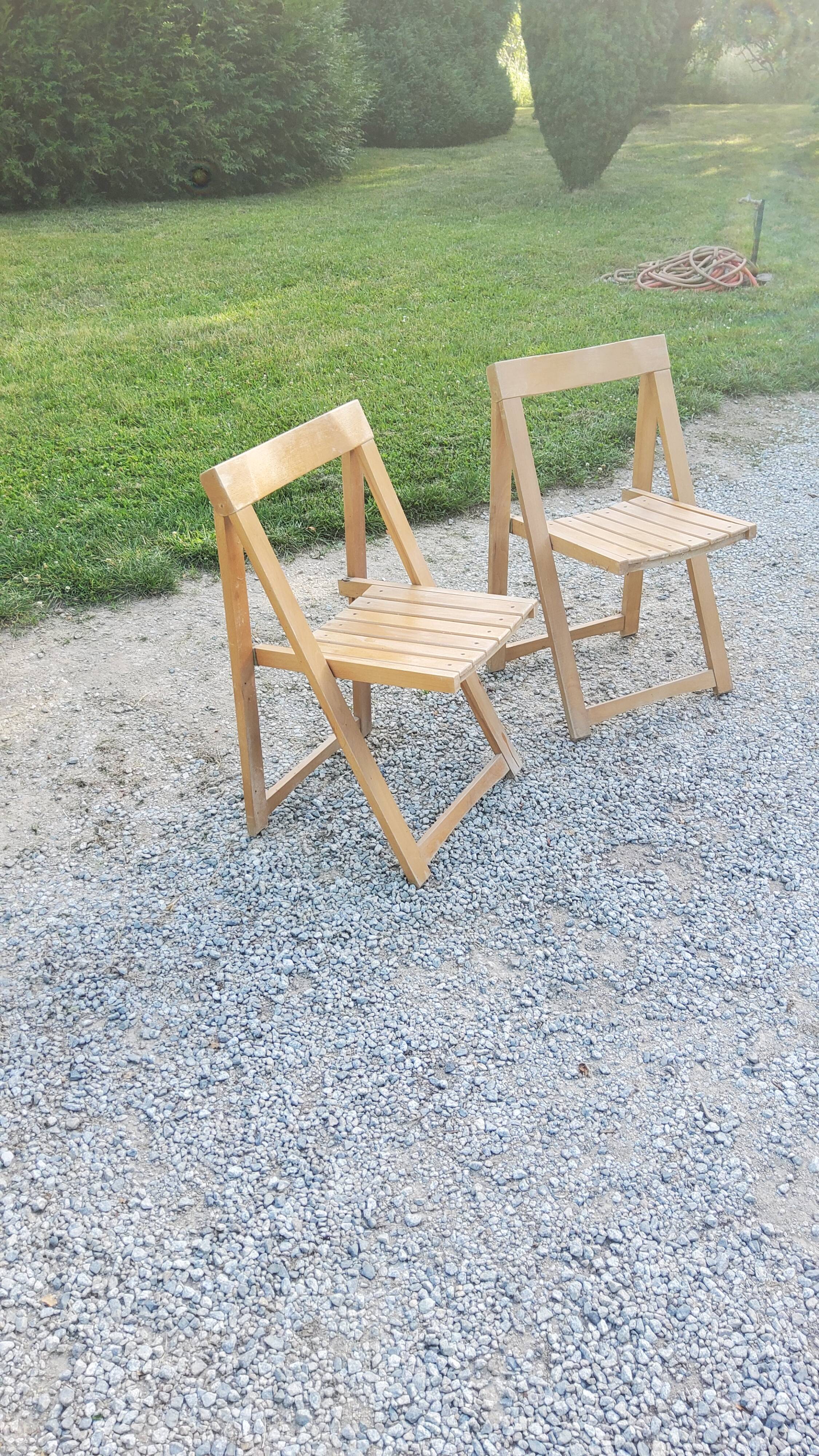 Pair of folding chairs with beech slats from the 70s