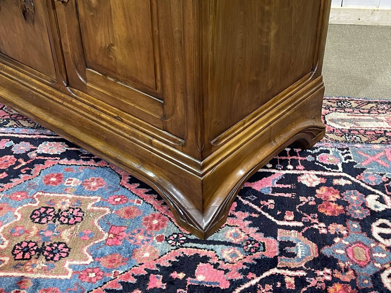 Art Nouveau enfilade in walnut from the early 20th century.