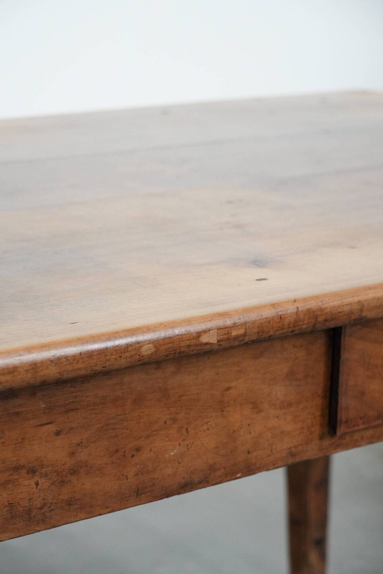 French dining table made of fruitwood from the early 19th century