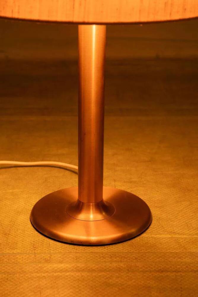 Minimalist Japandi desk lamp from the 1970s.