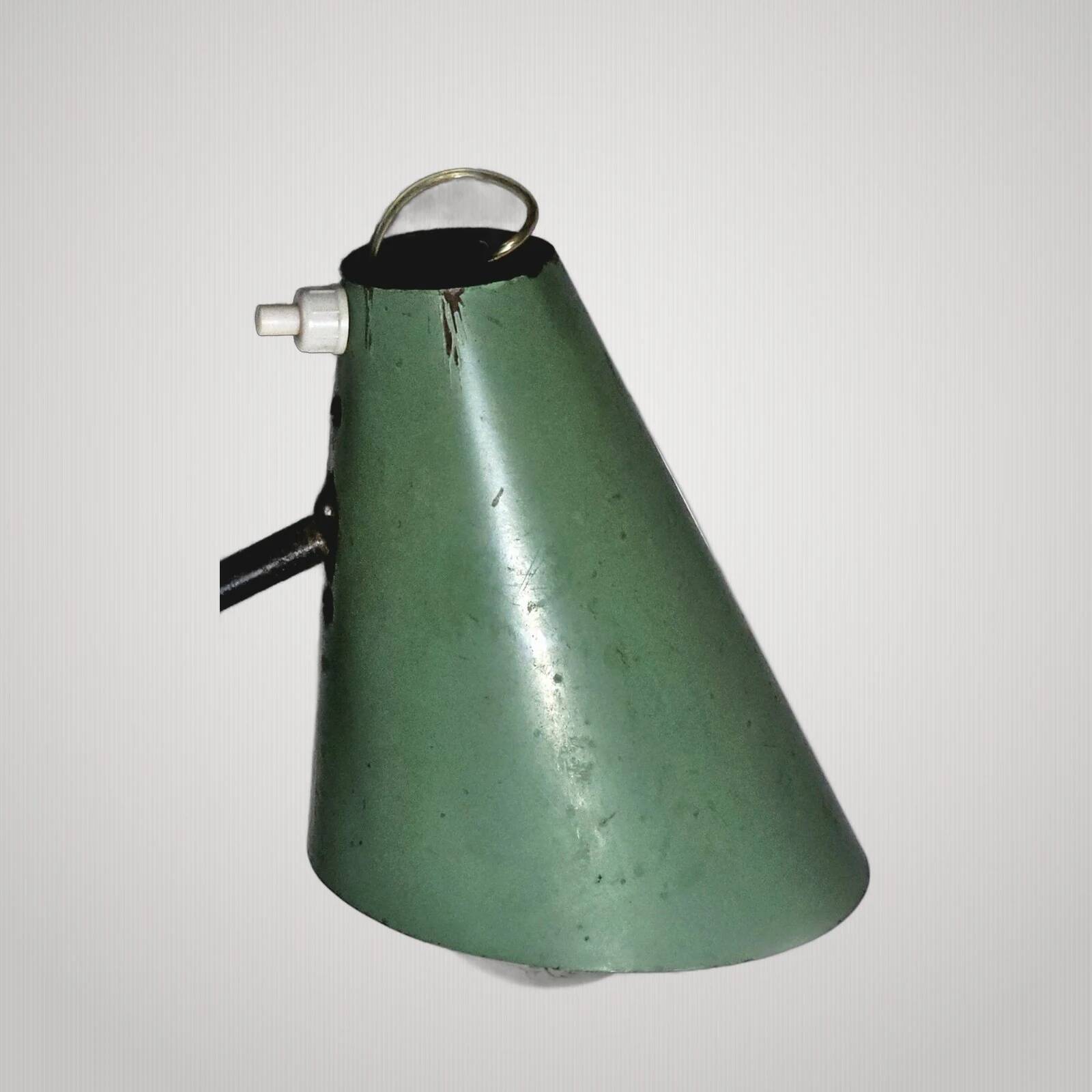 Industrial workshop desk lamp in green sheet metal Biny Jumo Disderot 1950