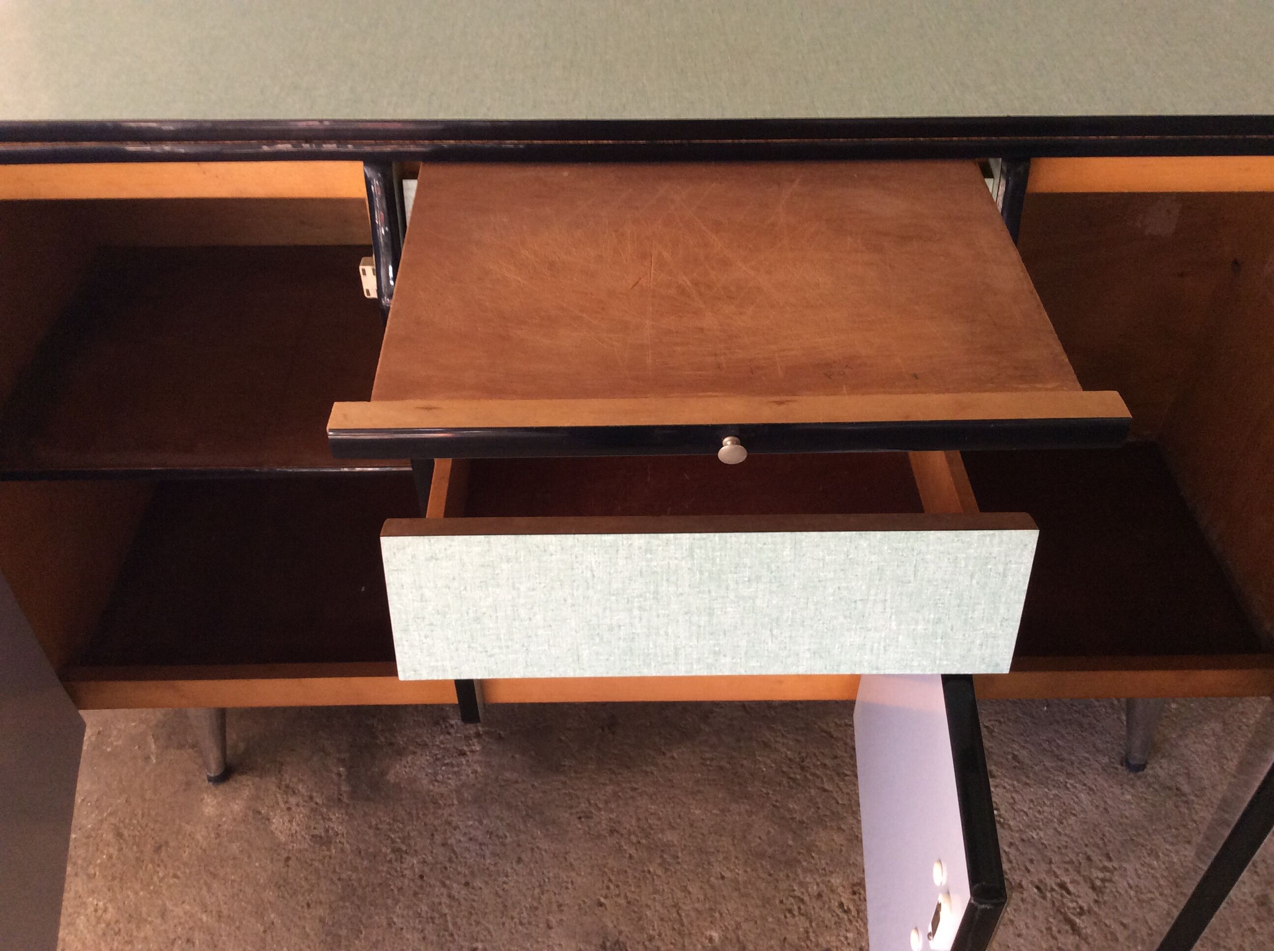 Buffet en formica vert "mint"