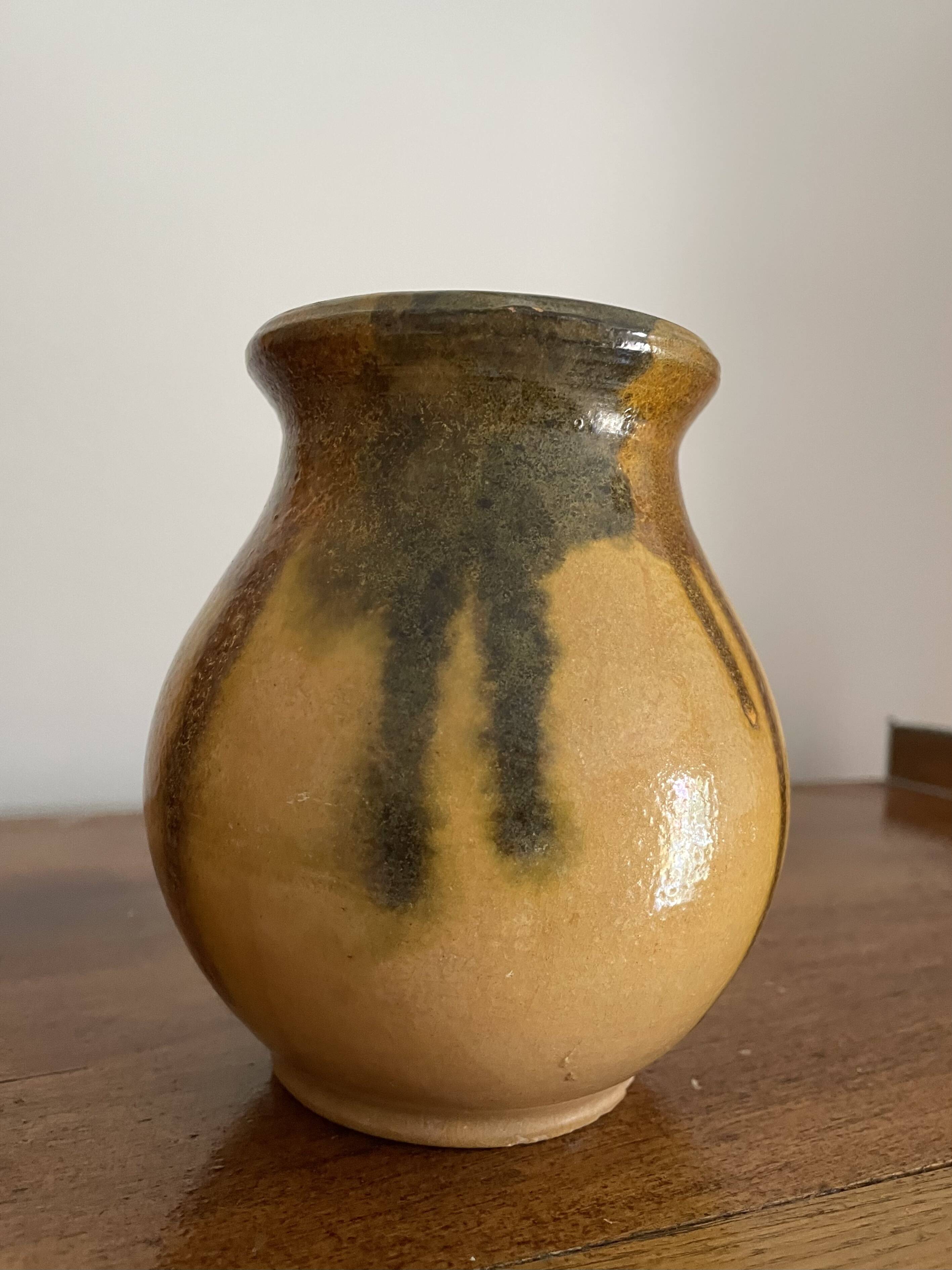 Lot d’une cruche et 2 petits vases