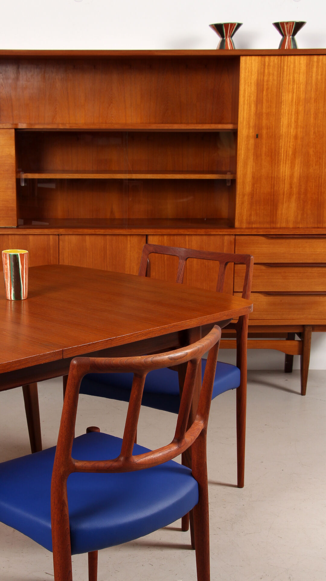 Scandinavian high row in teak