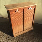 Double curtain cabinet