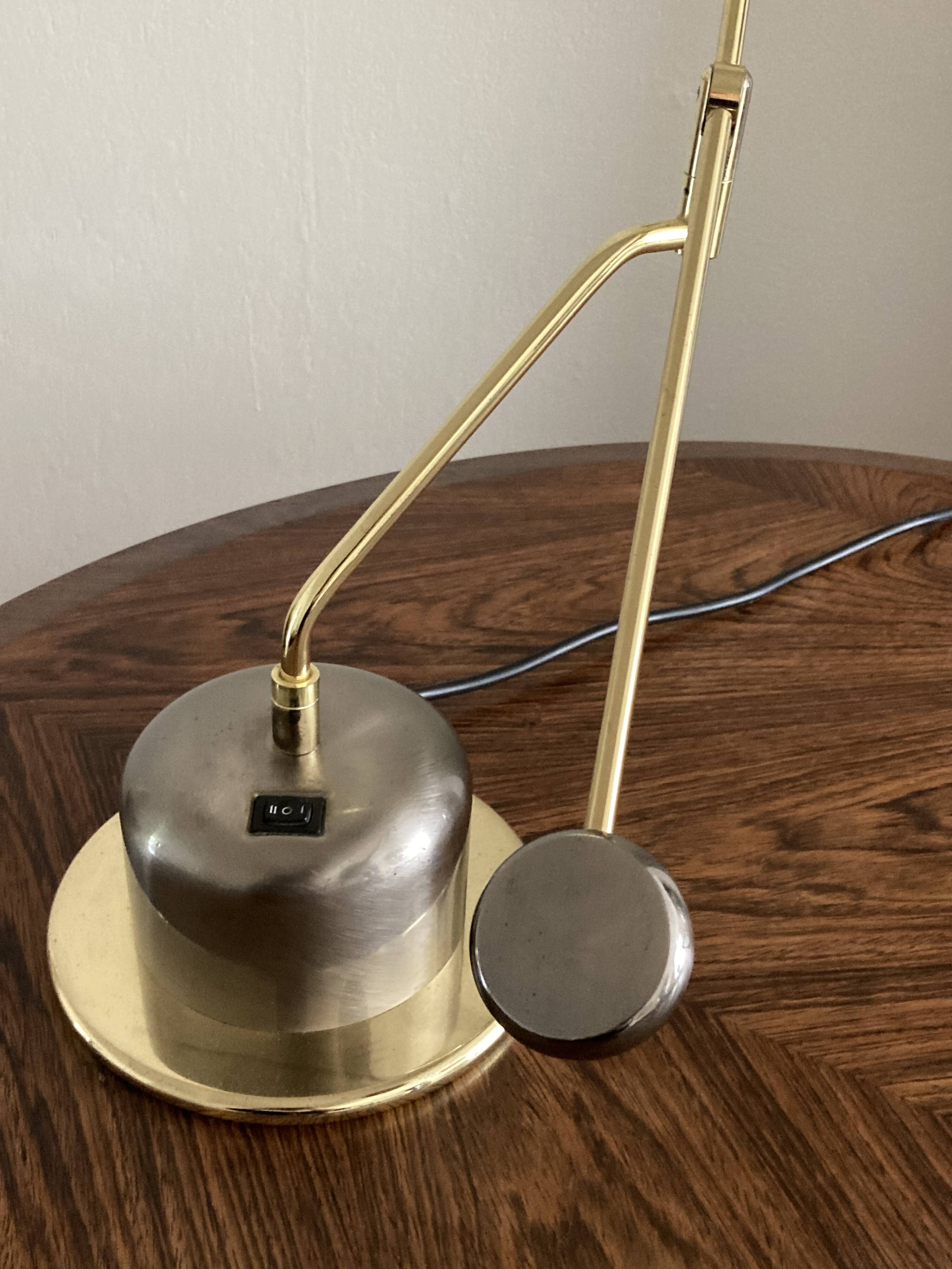 Massive vintage 80s swing arm table lamp