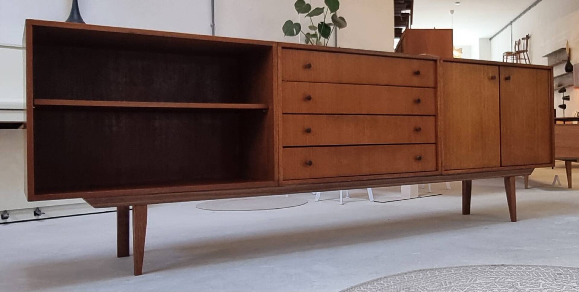 Buffet du milieu du siècle