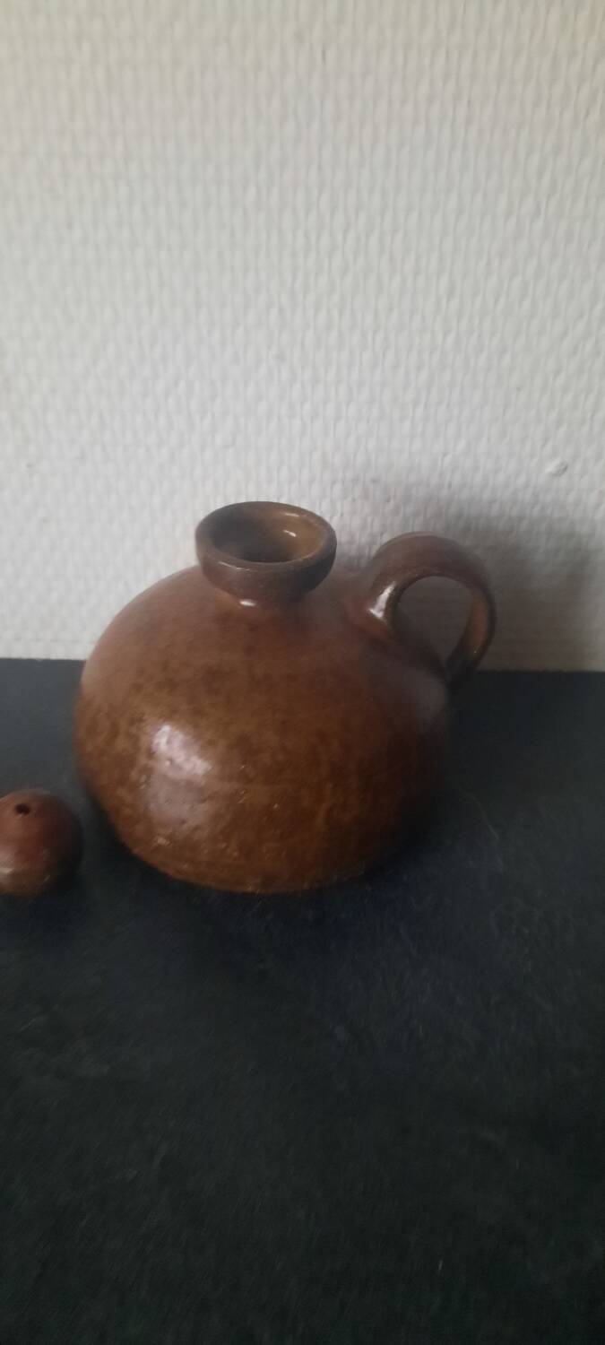 Carafe en céramique marron