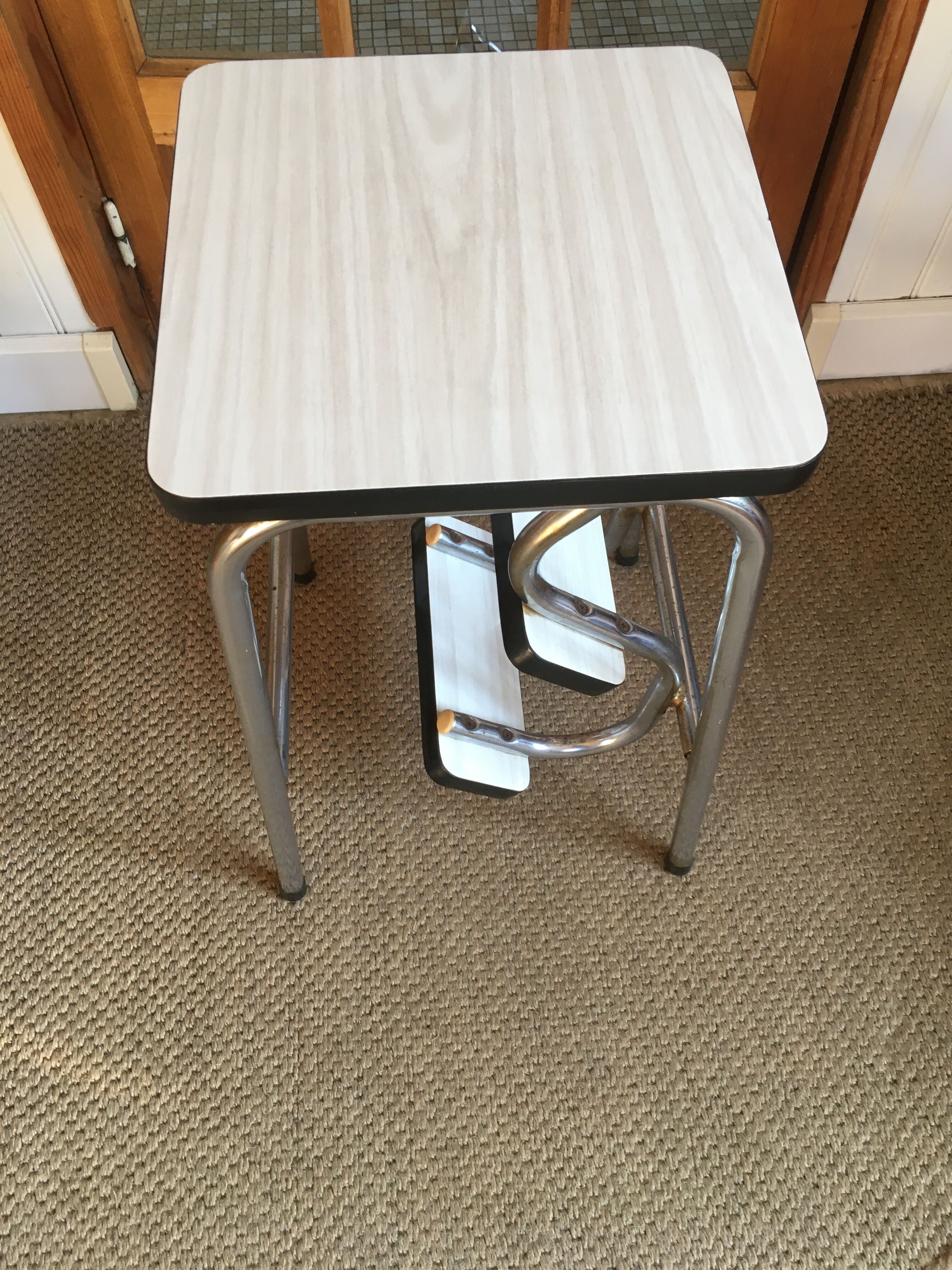 Formica Tabouret