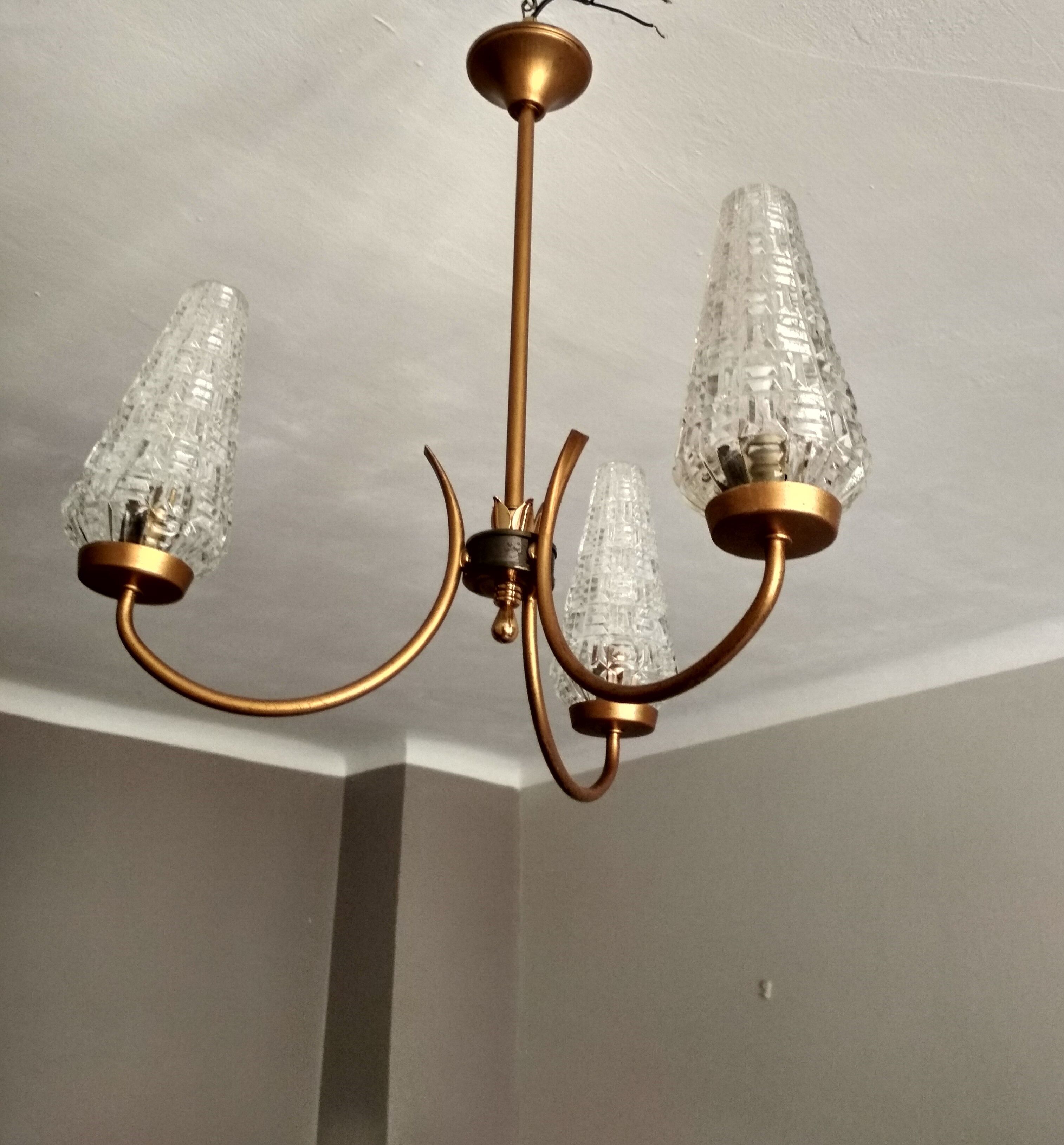Lustre vintage à 3 branches métal doré et tulipes