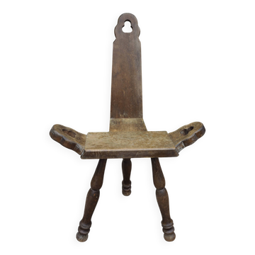 Tripod wooden farmhouse chair