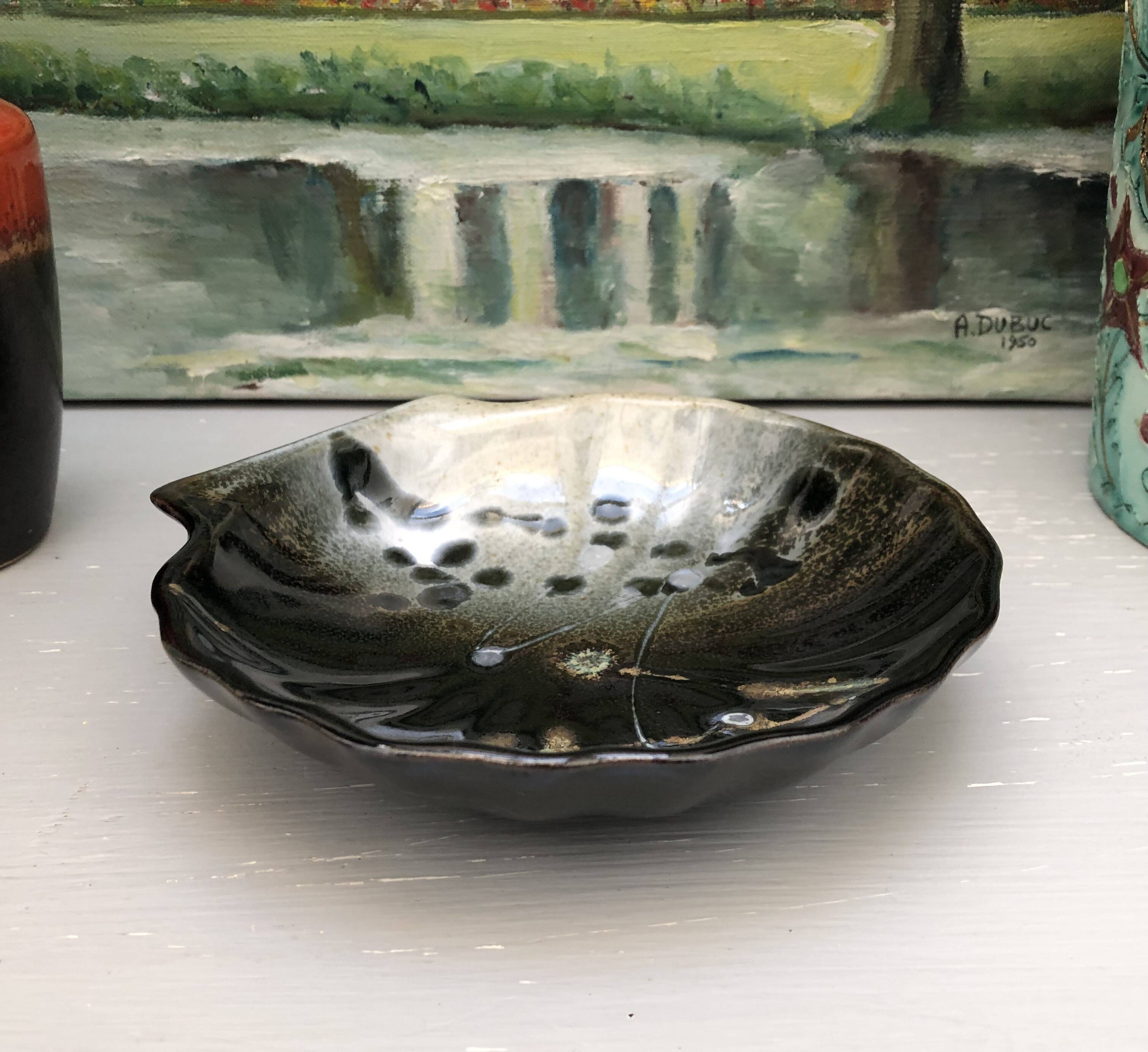 artisanal shell cup empty pocket / soap holder
