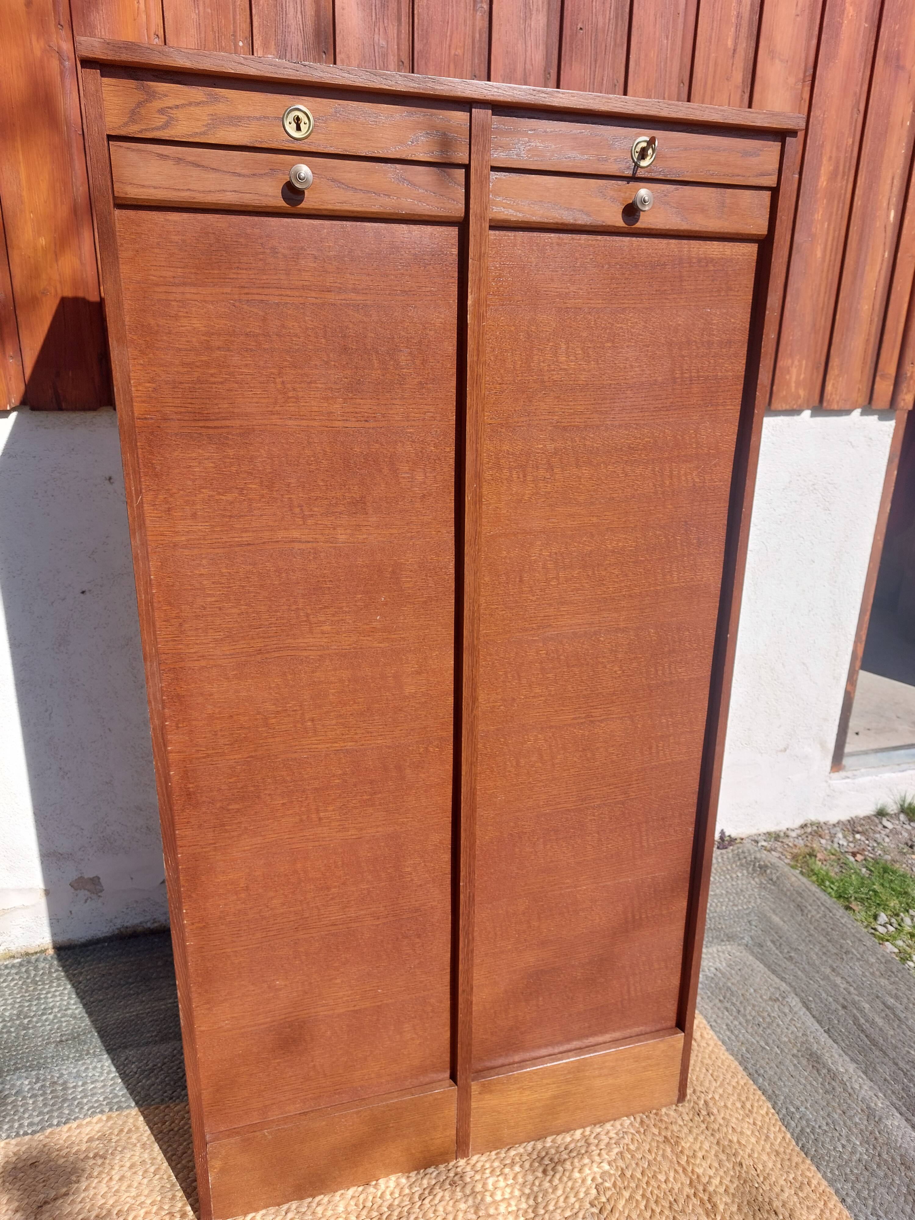 Double curtain filing cabinet