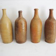4 anciennes bouteilles en grès