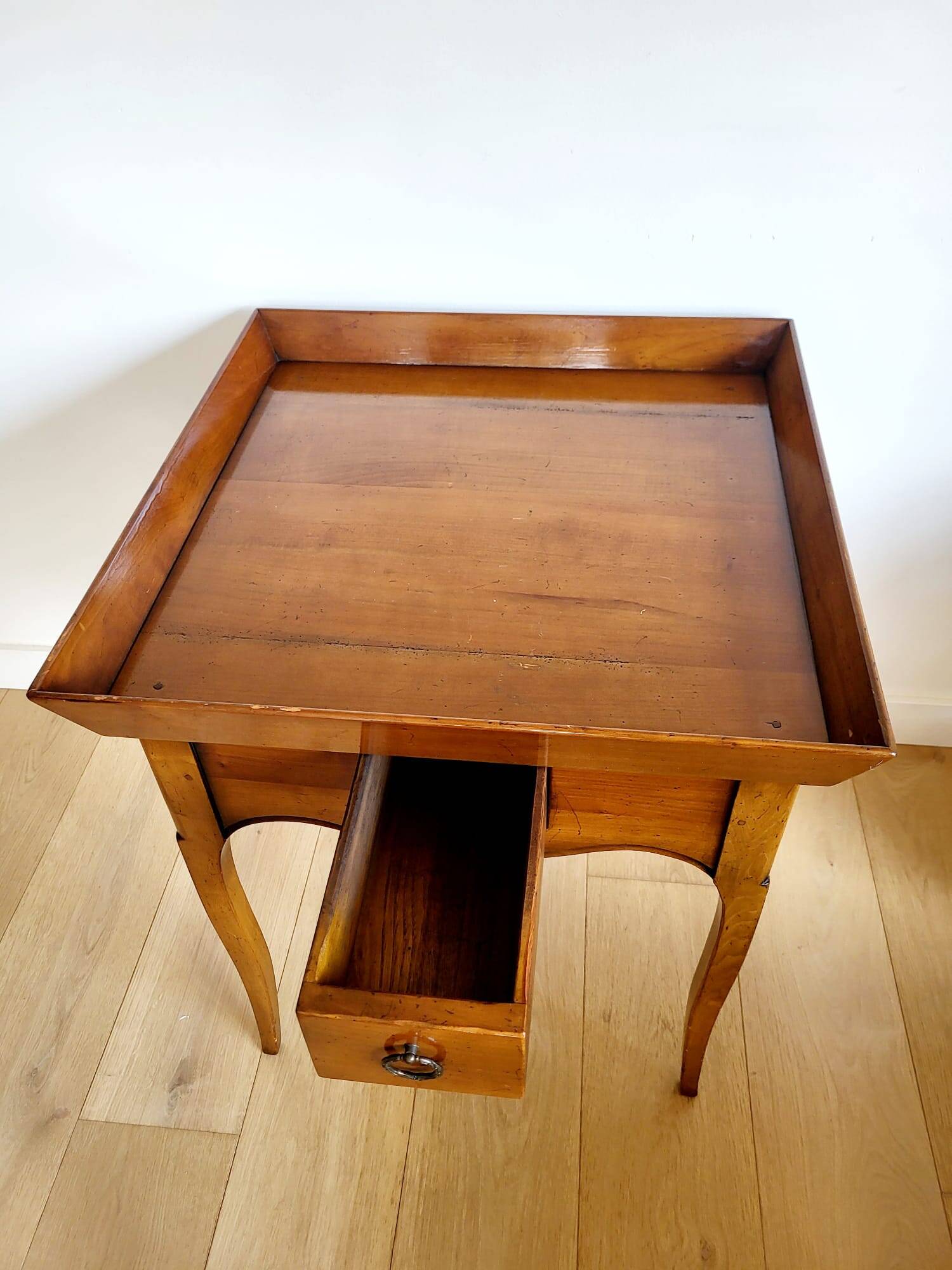 Bijzettafel of butlertafel, kersenhout, Frankrijk