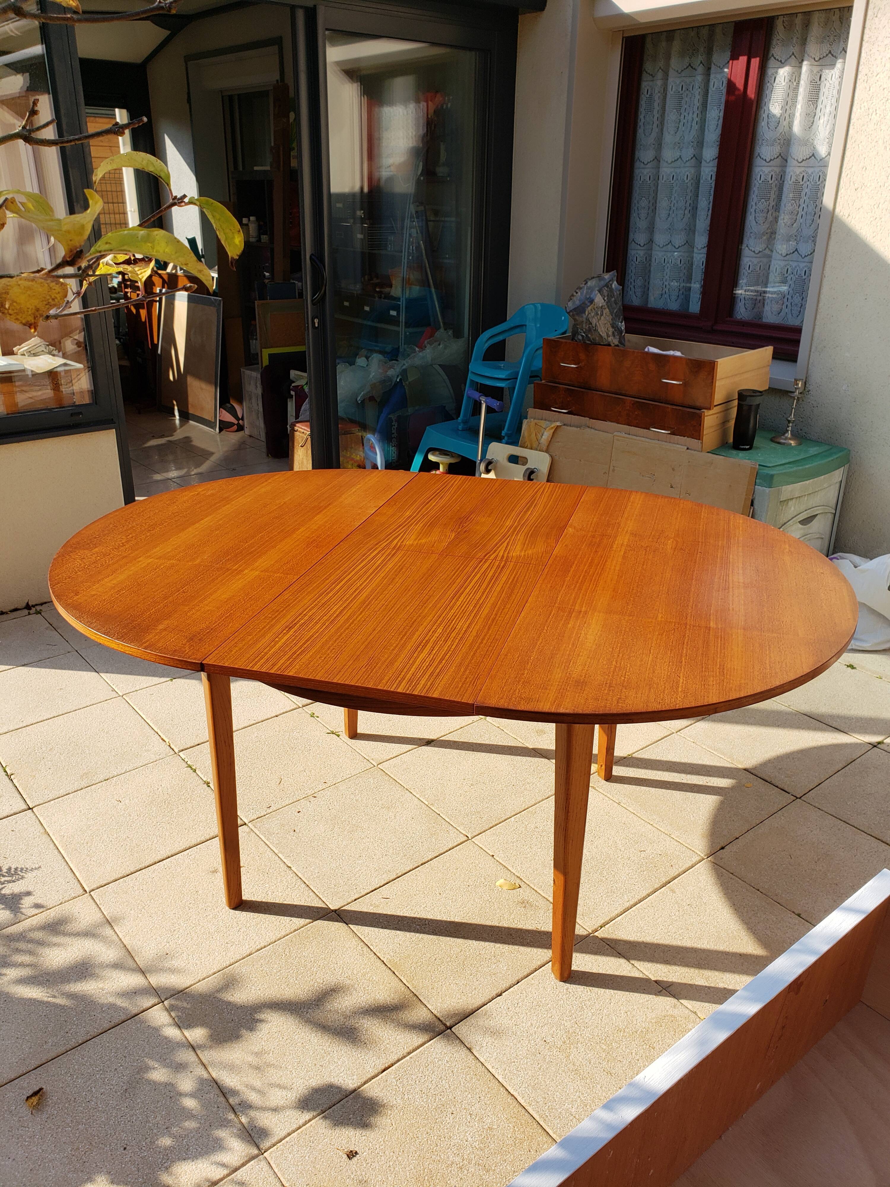 Round extendable teak dining table from the 60s
