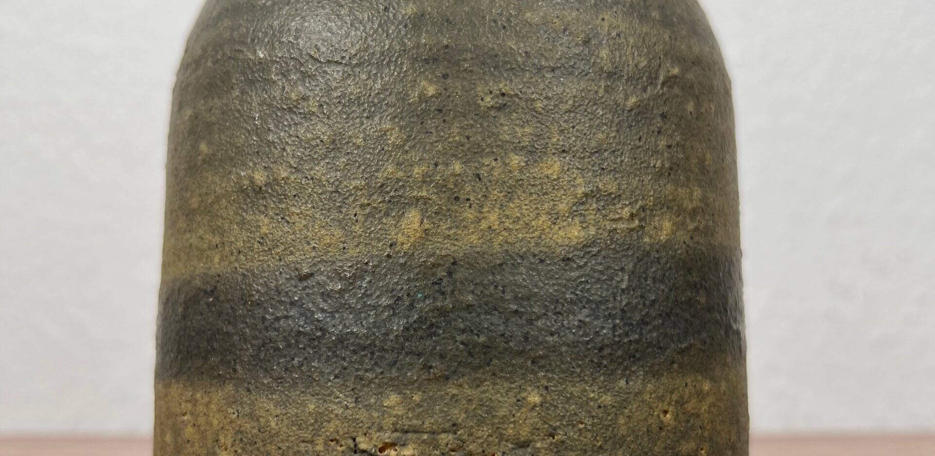 Minimalist vase by Dutch studio from the mid-century by Piet Knepper for Mobach, 1960s.