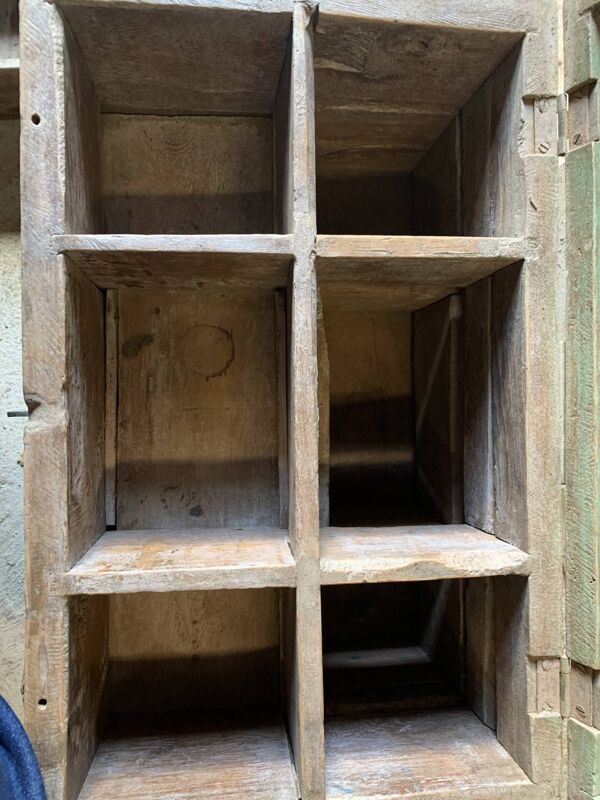 Petit coffre indien, avec deux niveaux et plusieurs compartiments, pièce unique