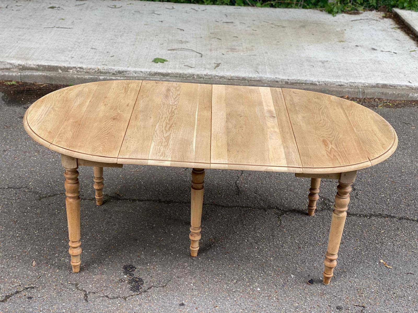 Renovated Louis Philippe round extendable dining table, 19th century
