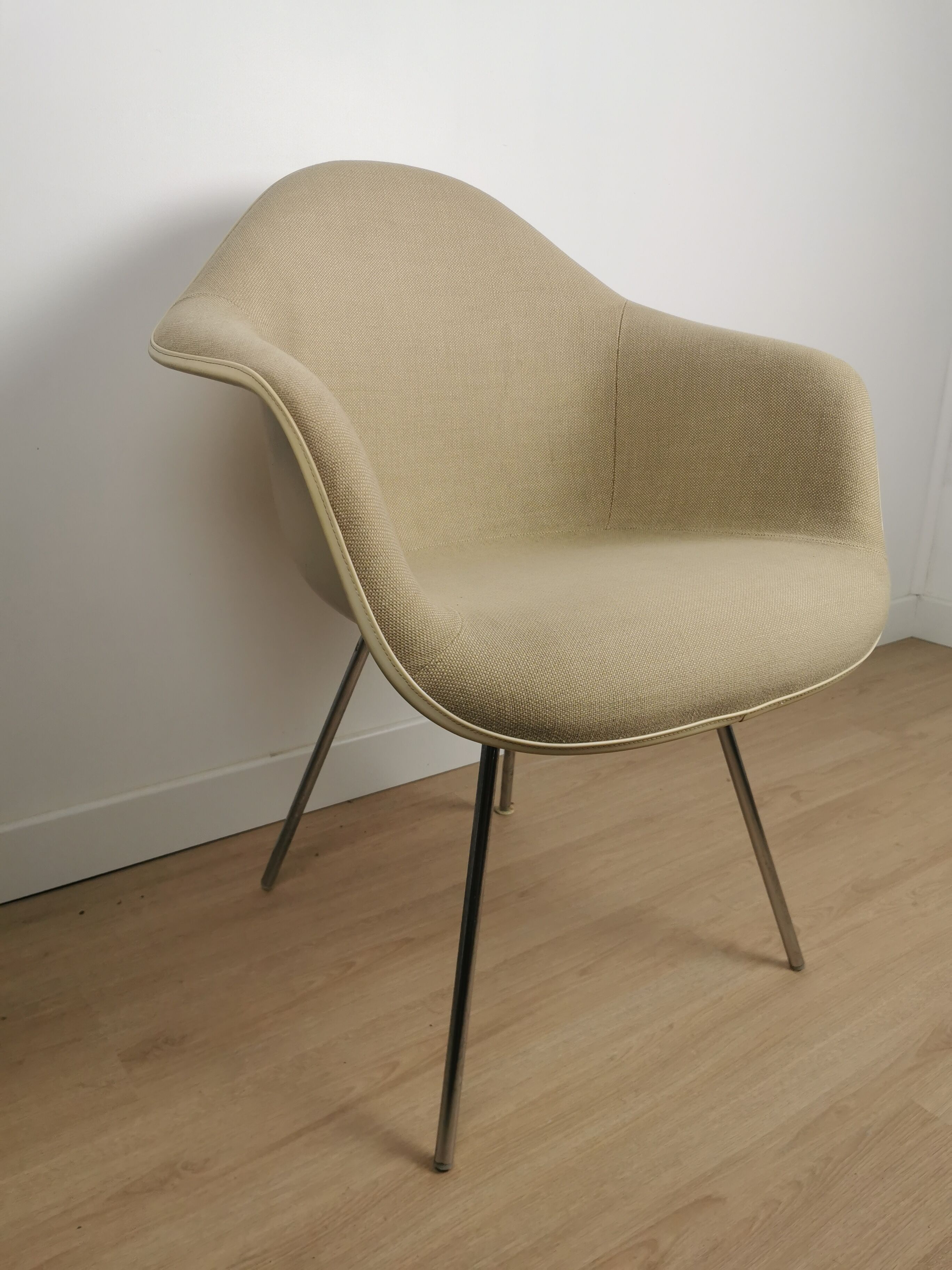 Dax armchair by Charles & Ray Eames, Herman Miller