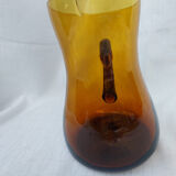 Carafe en verre soufflé ambré