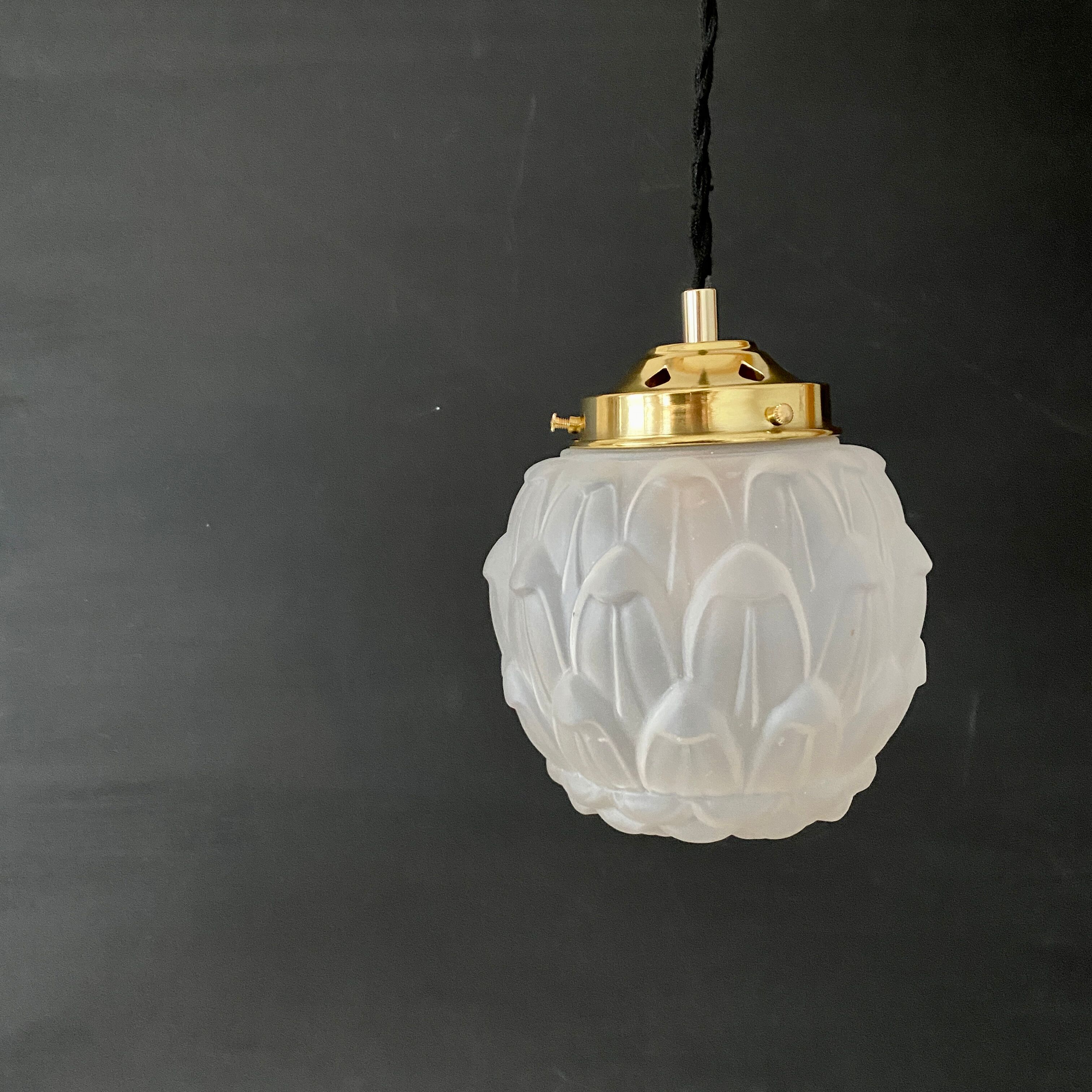 Vintage art deco globe pendant lamp in frosted glass