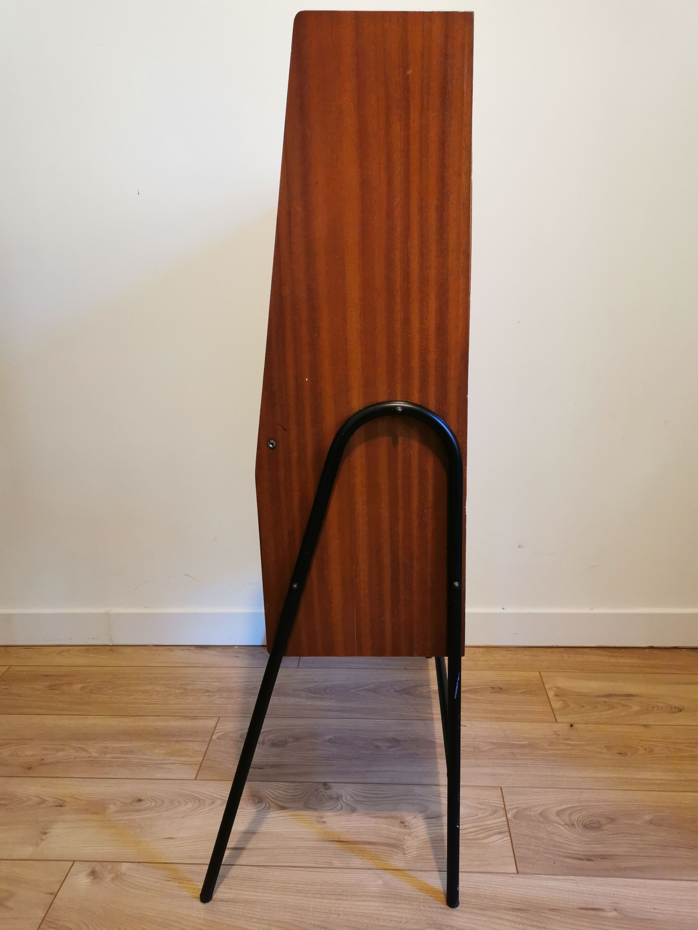 Secretary of the 50s on metal legs