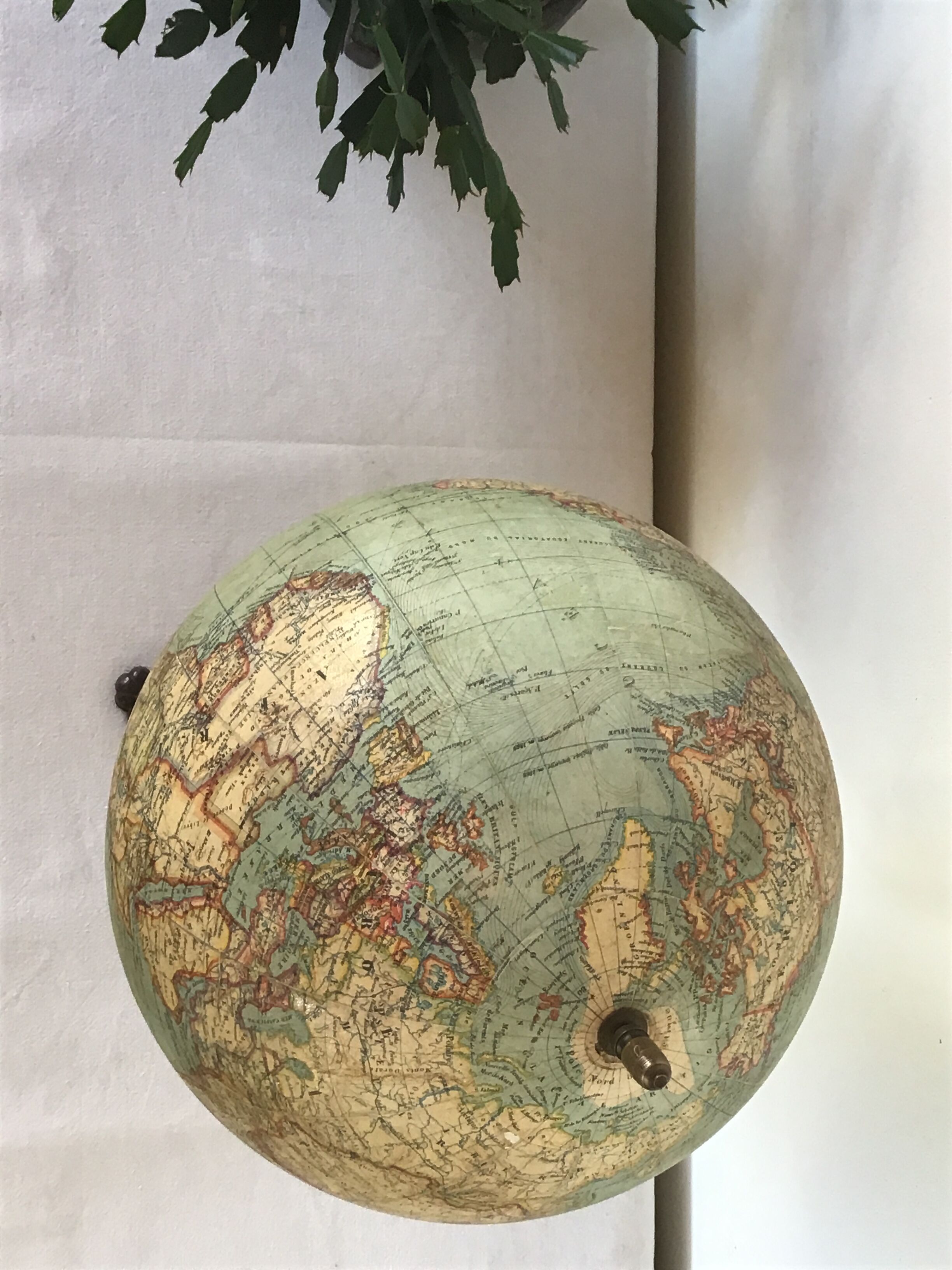 Former globe Émile Berteaux cast iron foot 19th