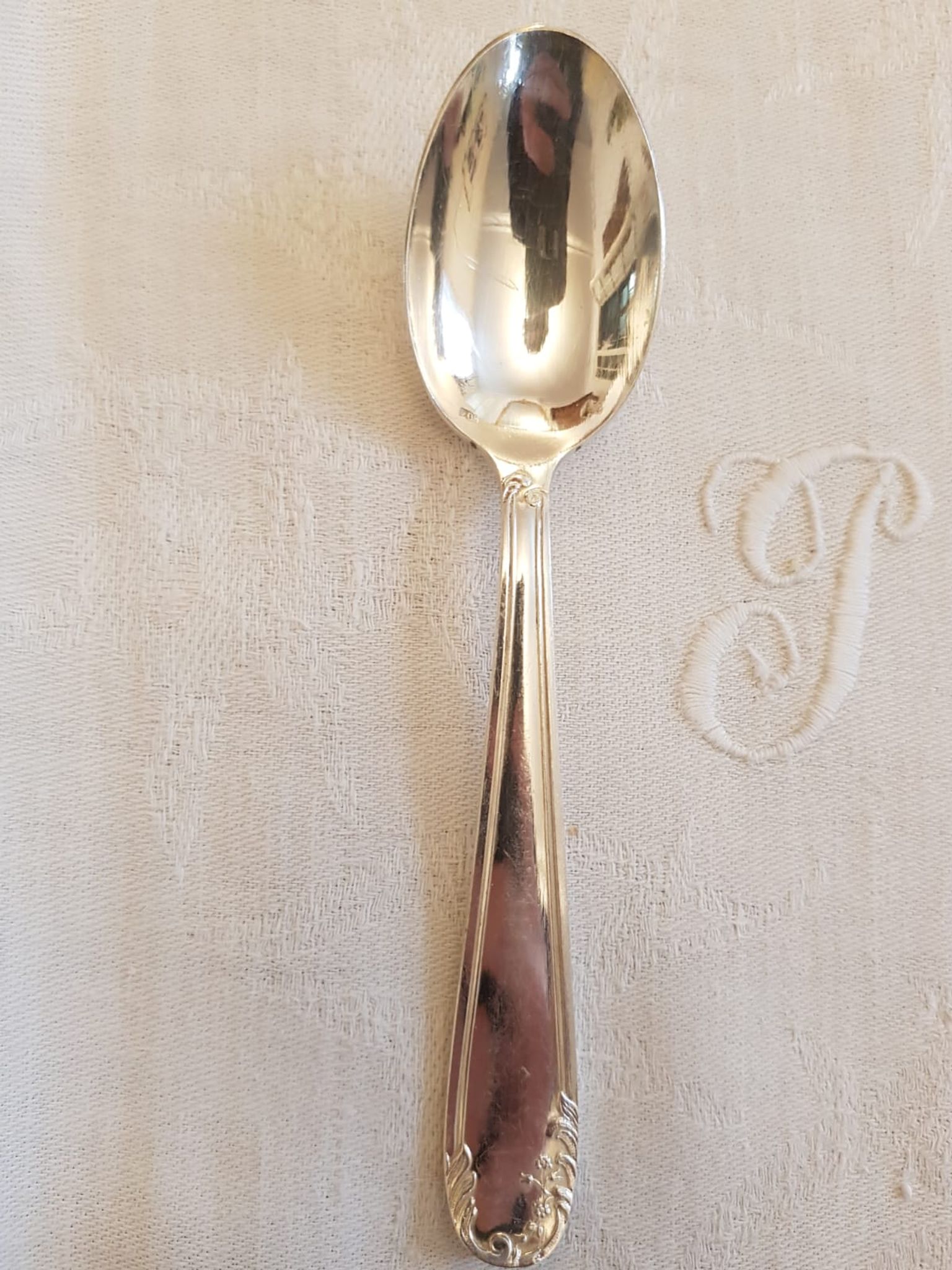 Silver cutlery set for 36 place settings and its ladle.
