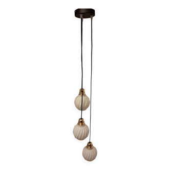 Suspension 3 lumières en opaline blanche