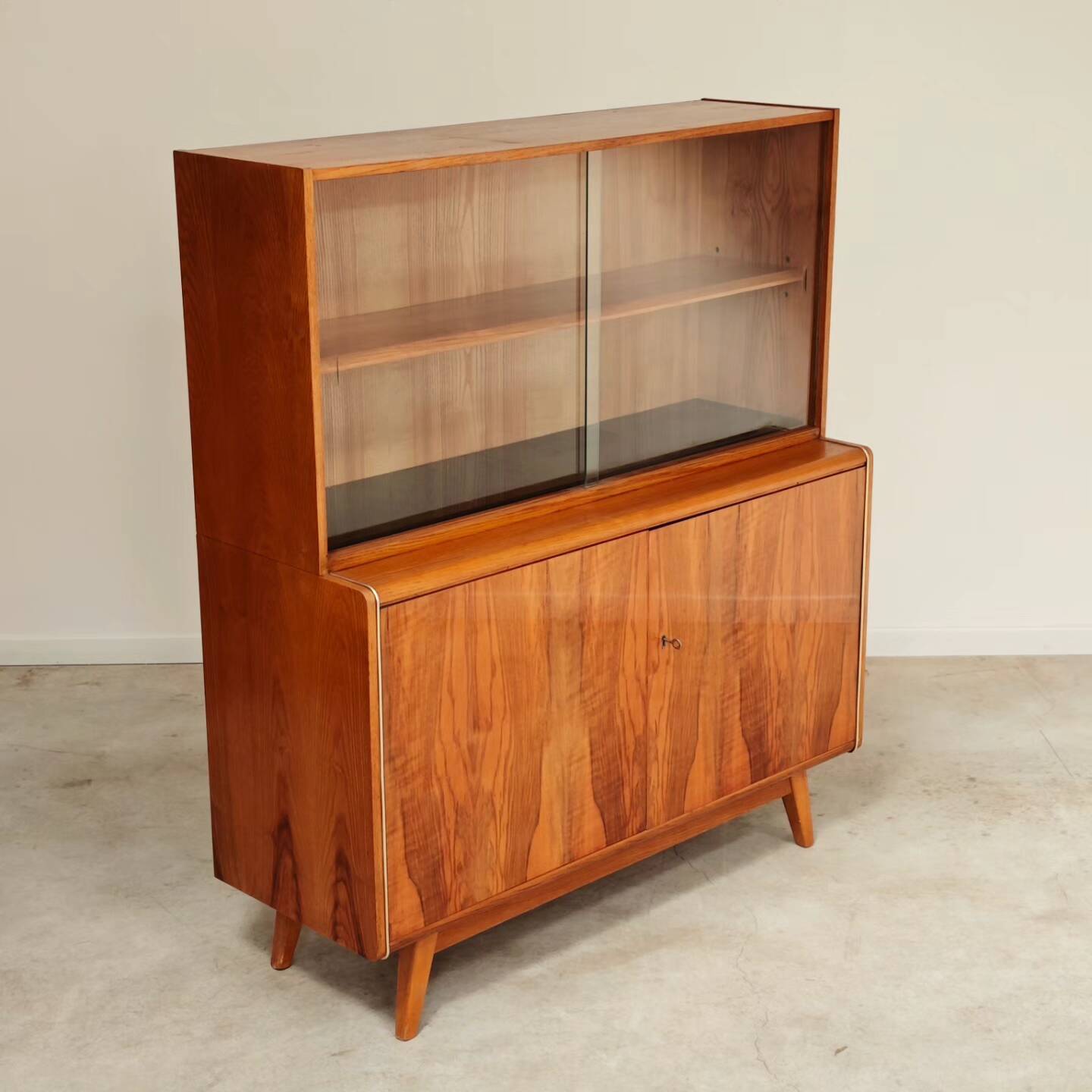 U369/383 Jitona Sobeslav chinaboard by Bohumil Landsman and Hubert Nepozitek