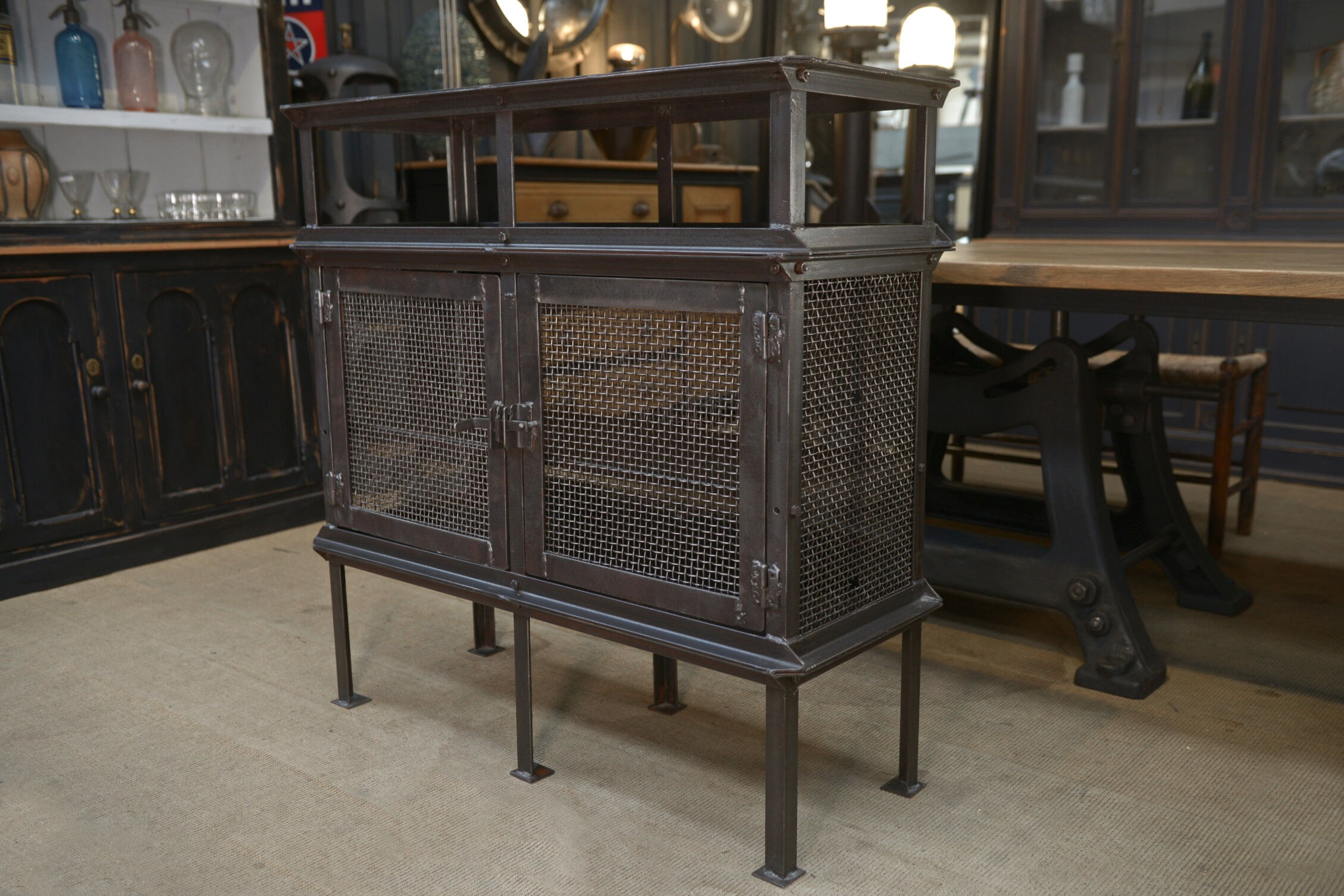 Metal mesh furniture SNCF 1940