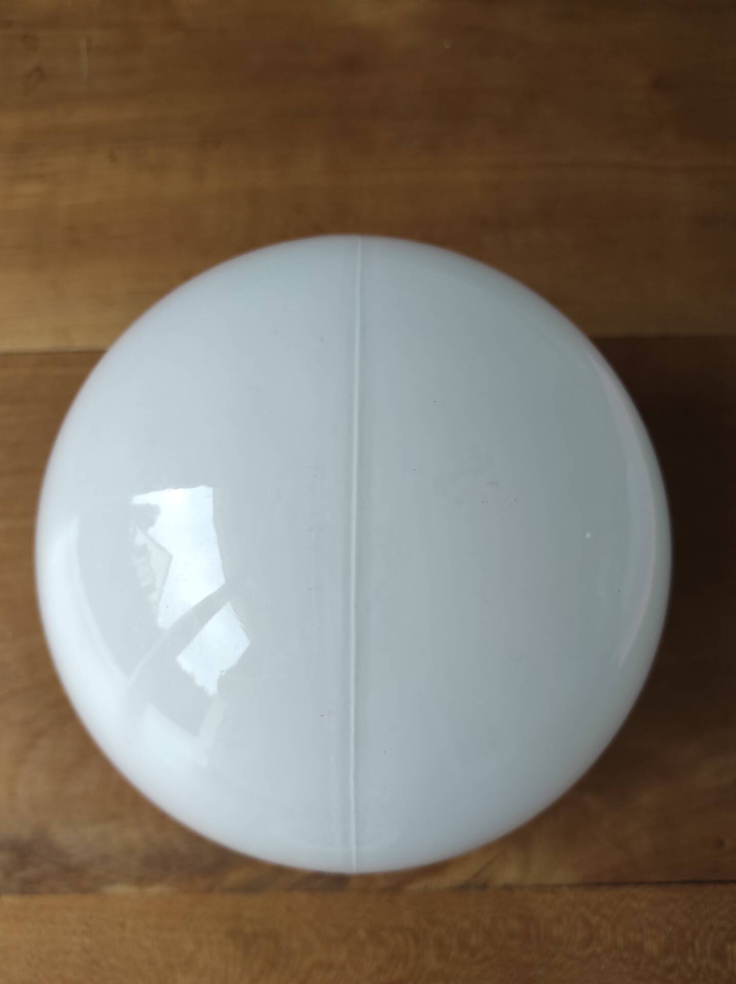 Globe de lampe en opaline moulé diamètre 16 cm
