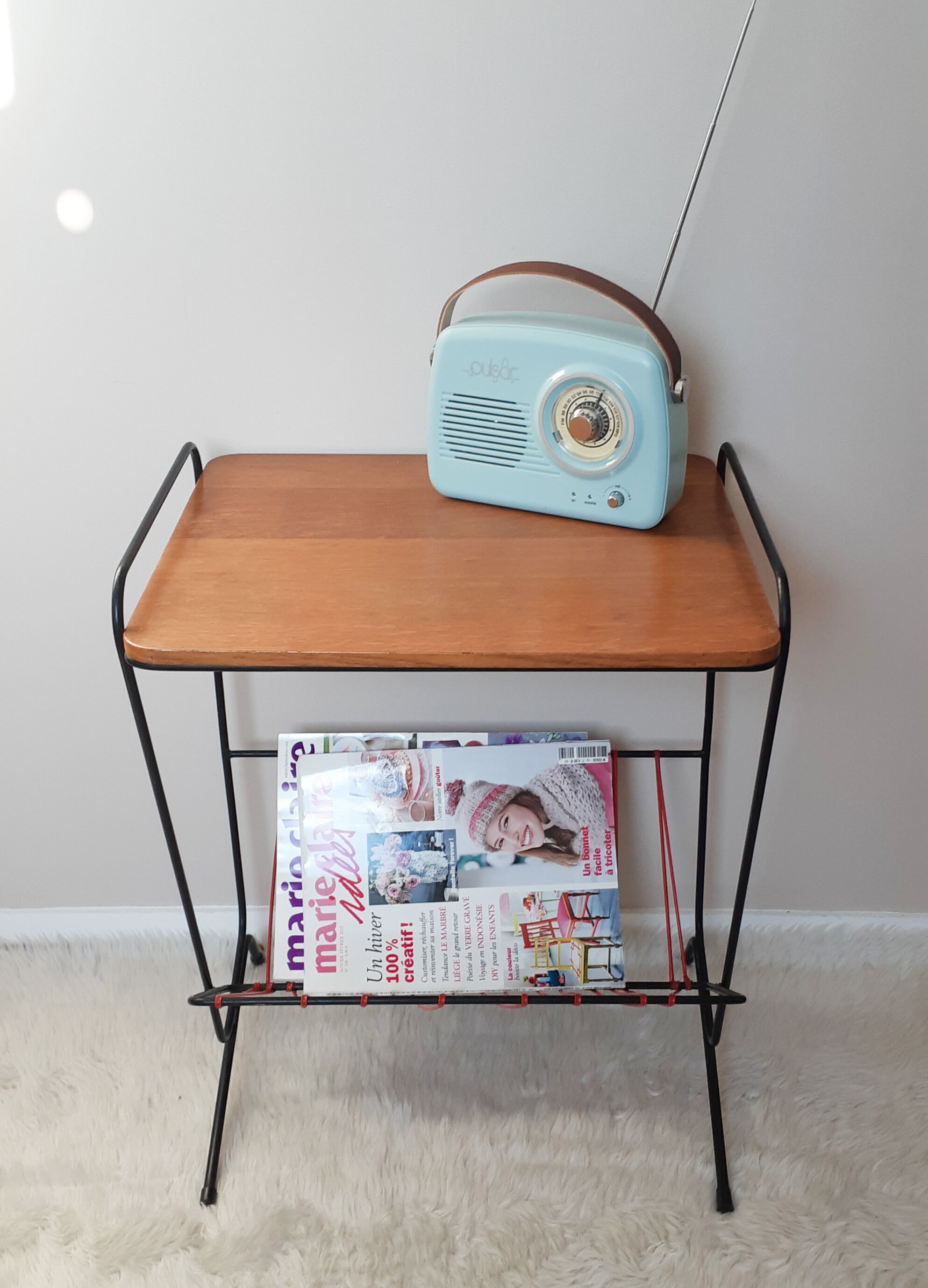 Scoubidou magazines rack