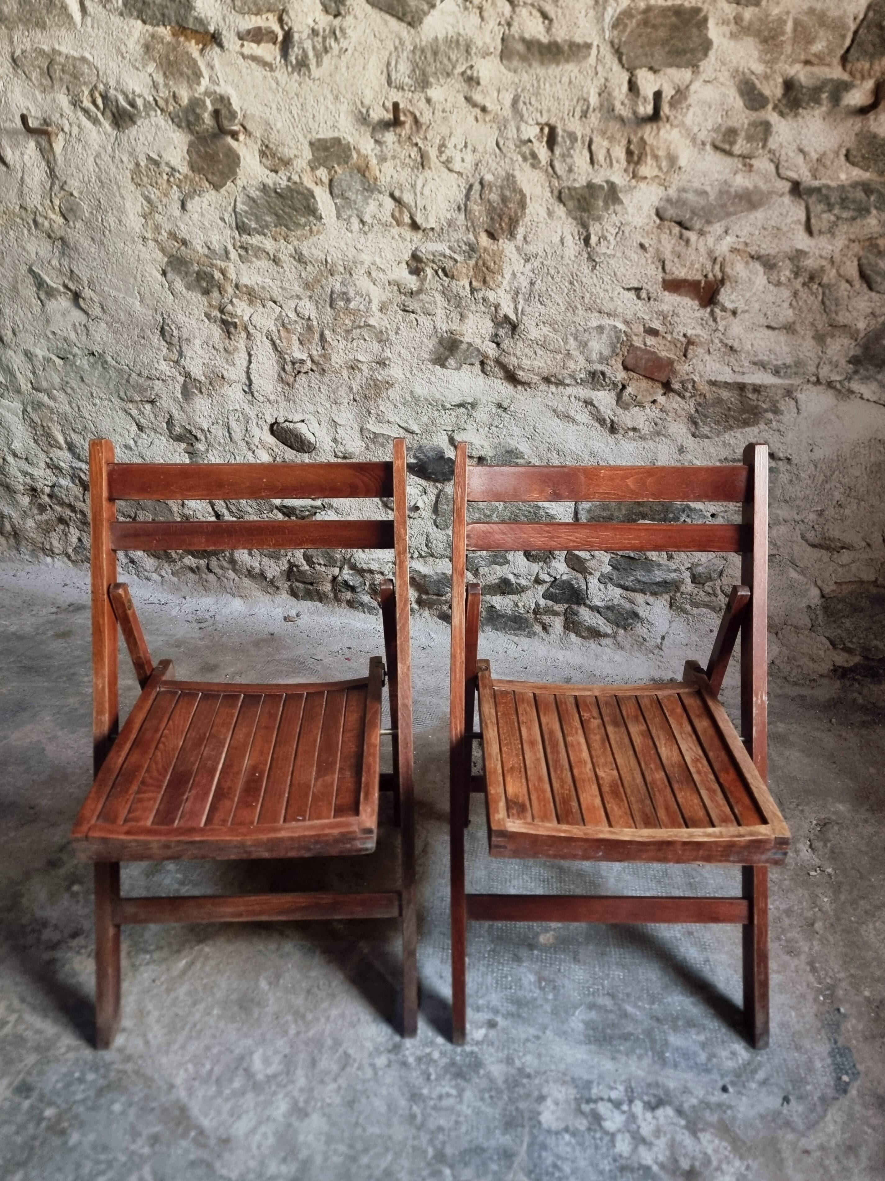 Pair of vintage French folding chairs – 1970s – beech wood chairs – rustic seats