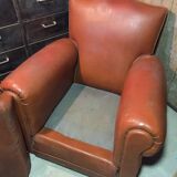 Club armchair moustache in brown leather