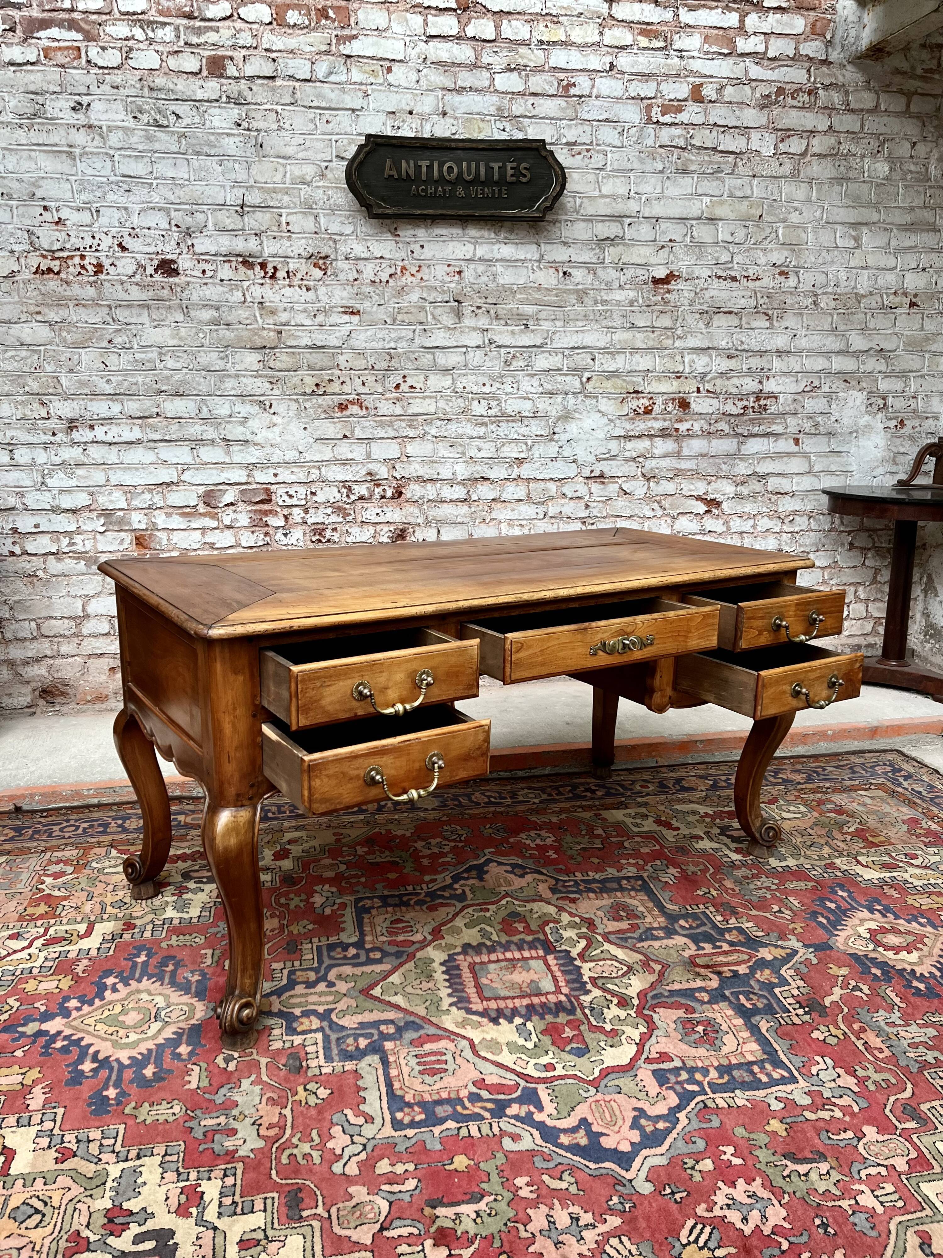 Flat desk in natural wood Louis XV style